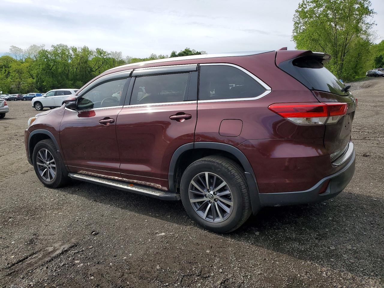 2018 Toyota Highlander Xle Maroon vin: 5TDJZRFH0JS499604