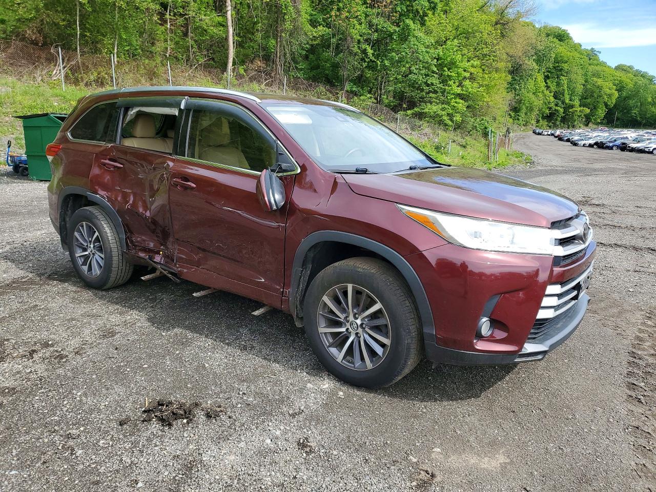 2018 Toyota Highlander Xle Maroon vin: 5TDJZRFH0JS499604