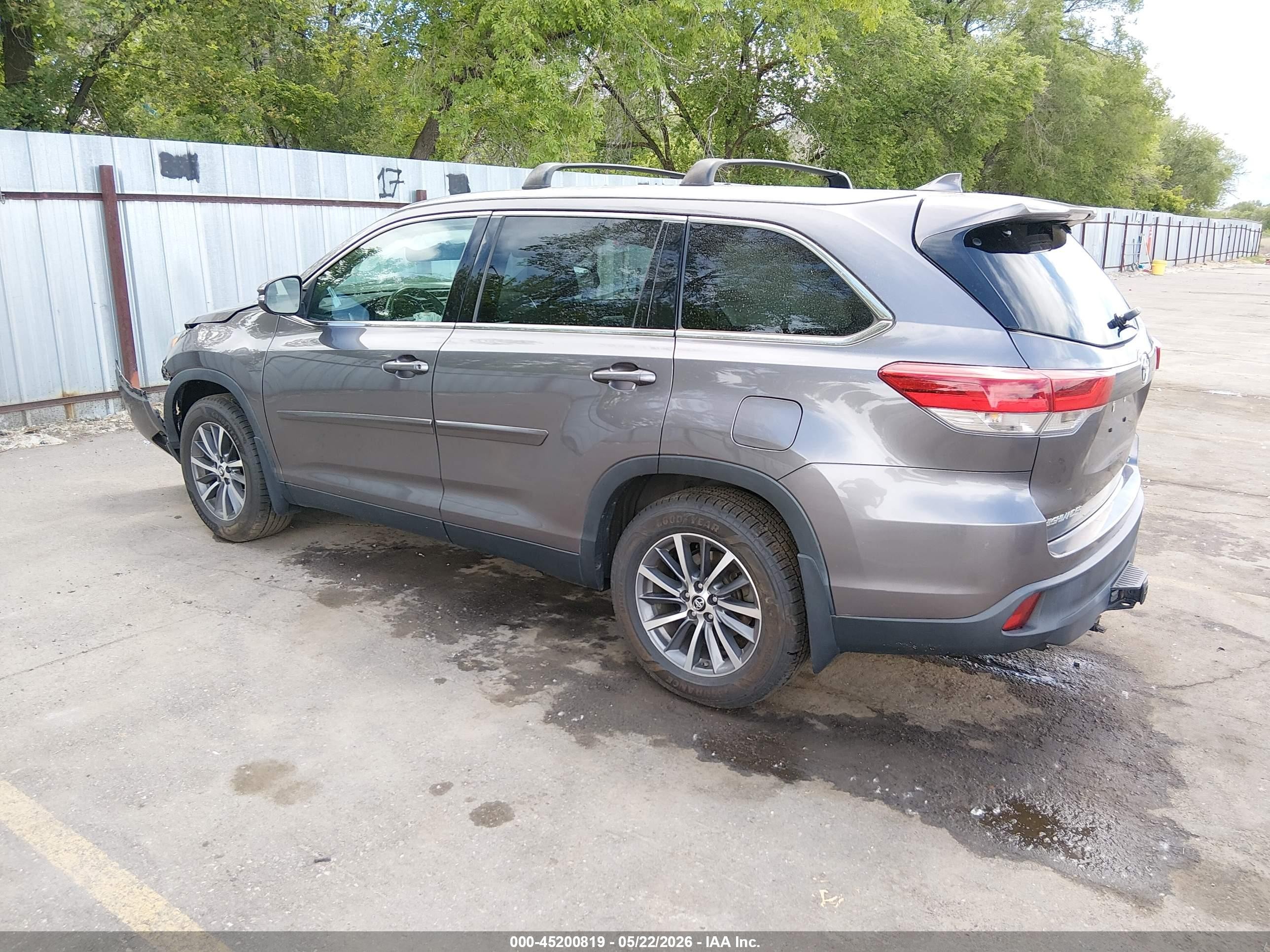 2019 Toyota Highlander Xle Gray vin: 5TDJZRFH0KS611092