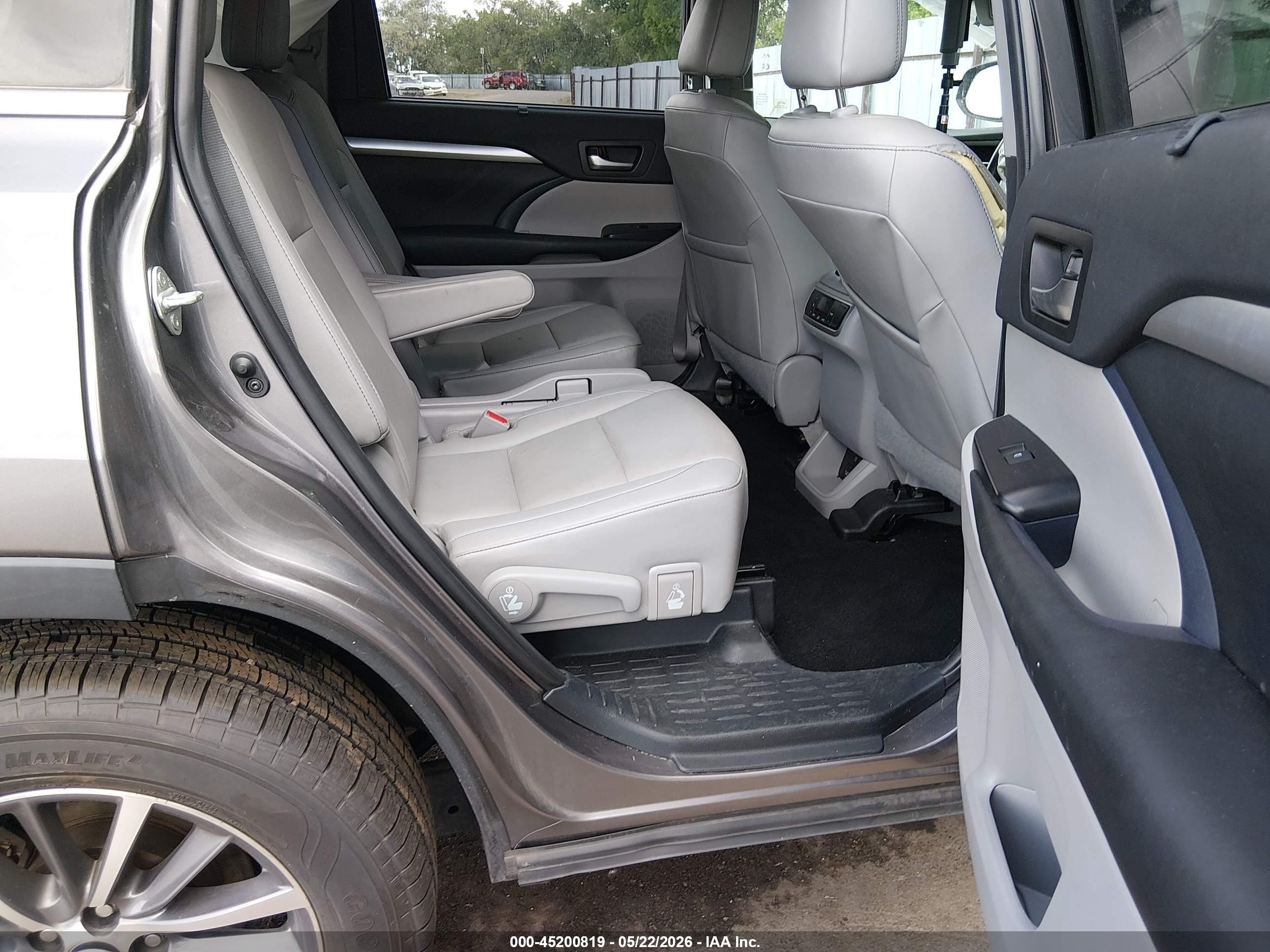 2019 Toyota Highlander Xle Gray vin: 5TDJZRFH0KS611092