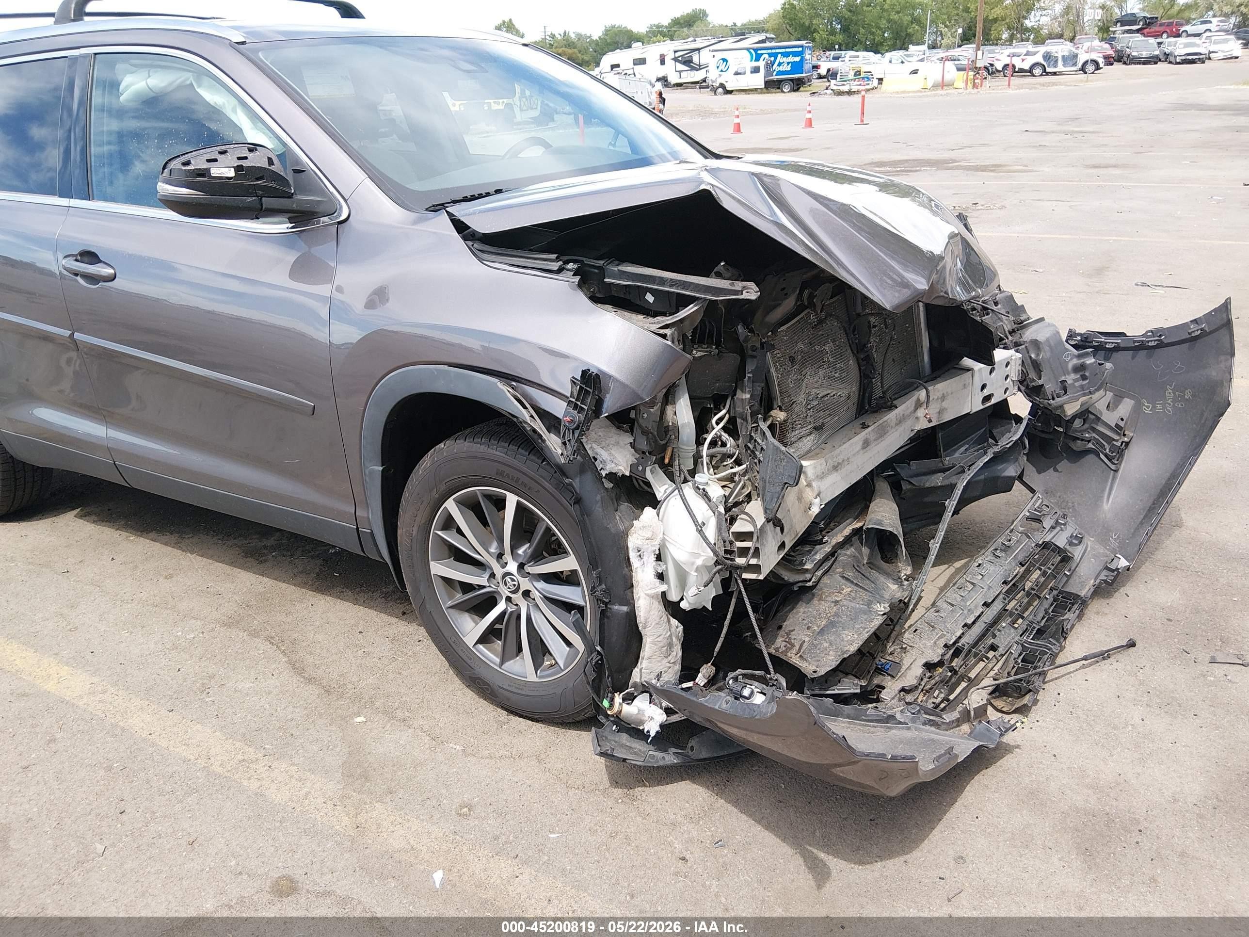 2019 Toyota Highlander Xle Gray vin: 5TDJZRFH0KS611092