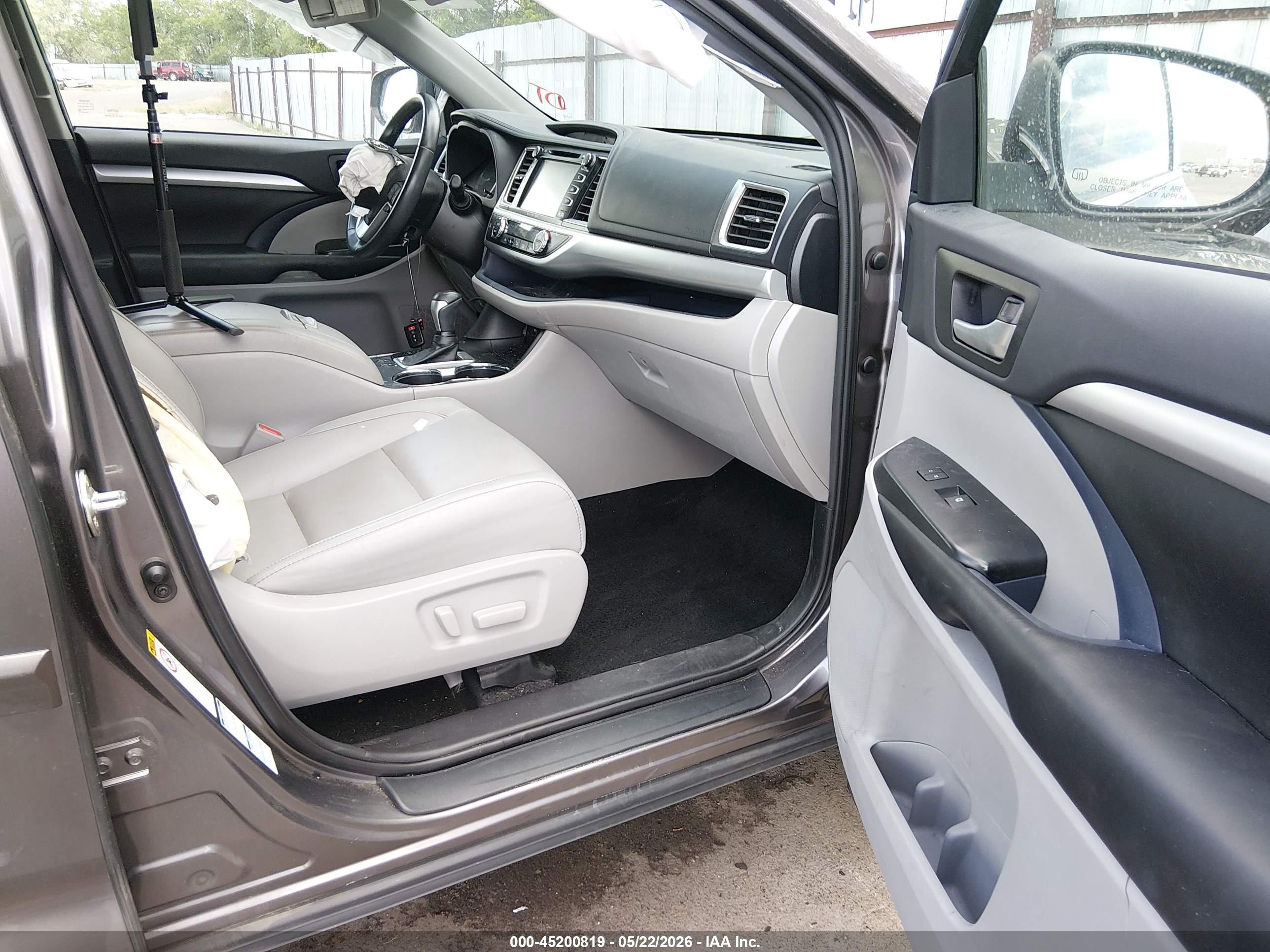 2019 Toyota Highlander Xle Gray vin: 5TDJZRFH0KS611092