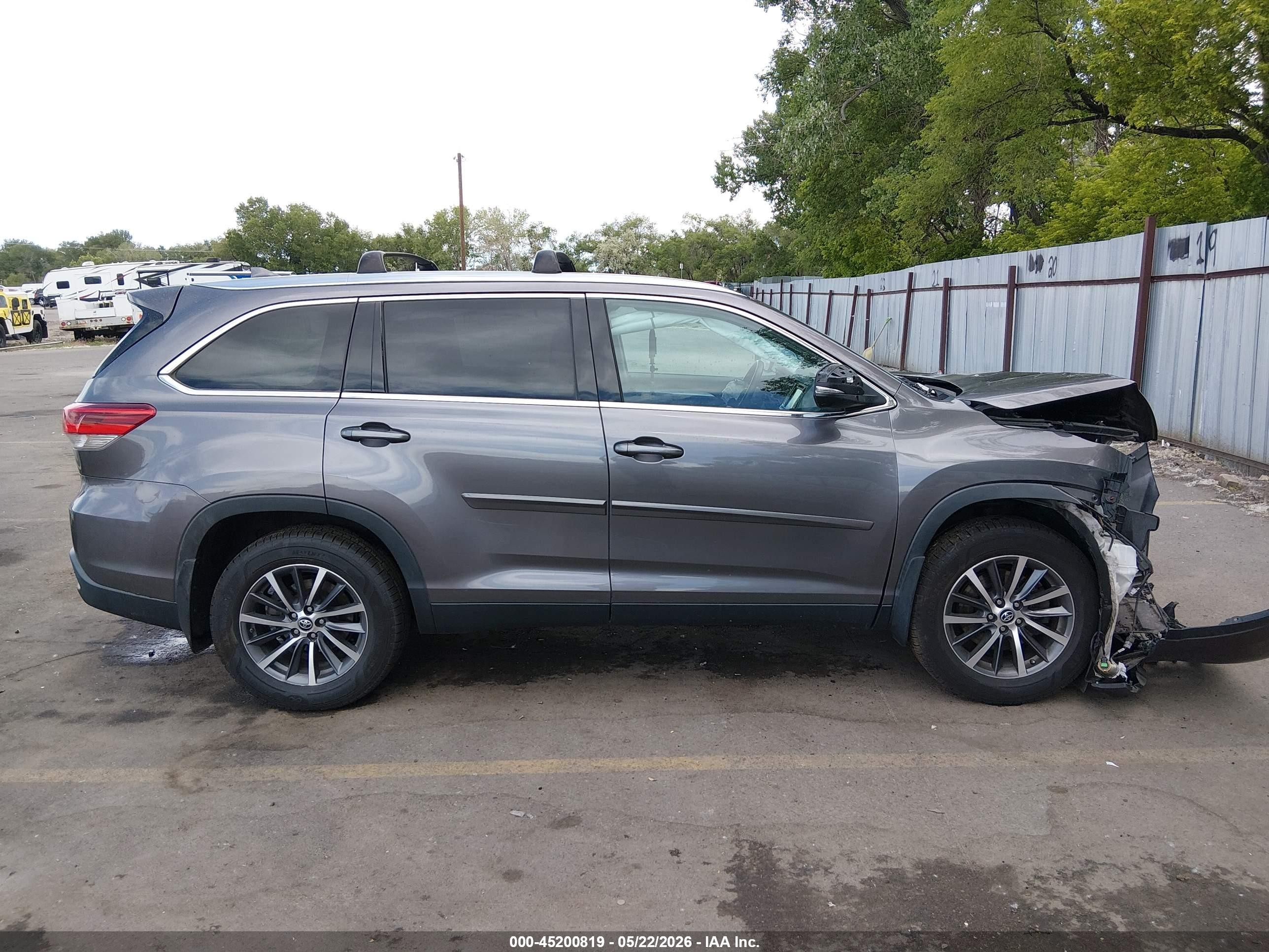 2019 Toyota Highlander Xle Gray vin: 5TDJZRFH0KS611092