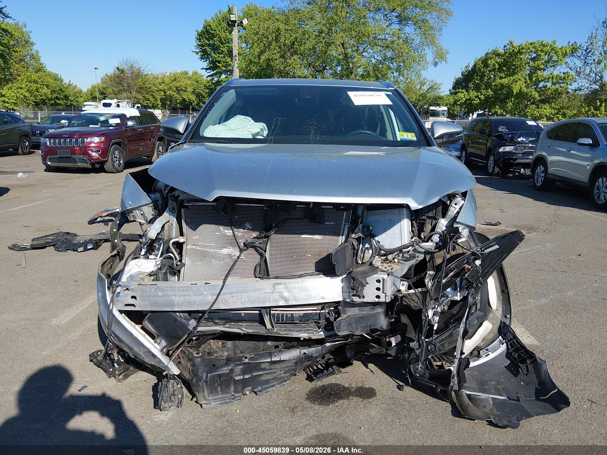 2019 Toyota Highlander Xle Серебряный vin: 5TDJZRFH0KS615370
