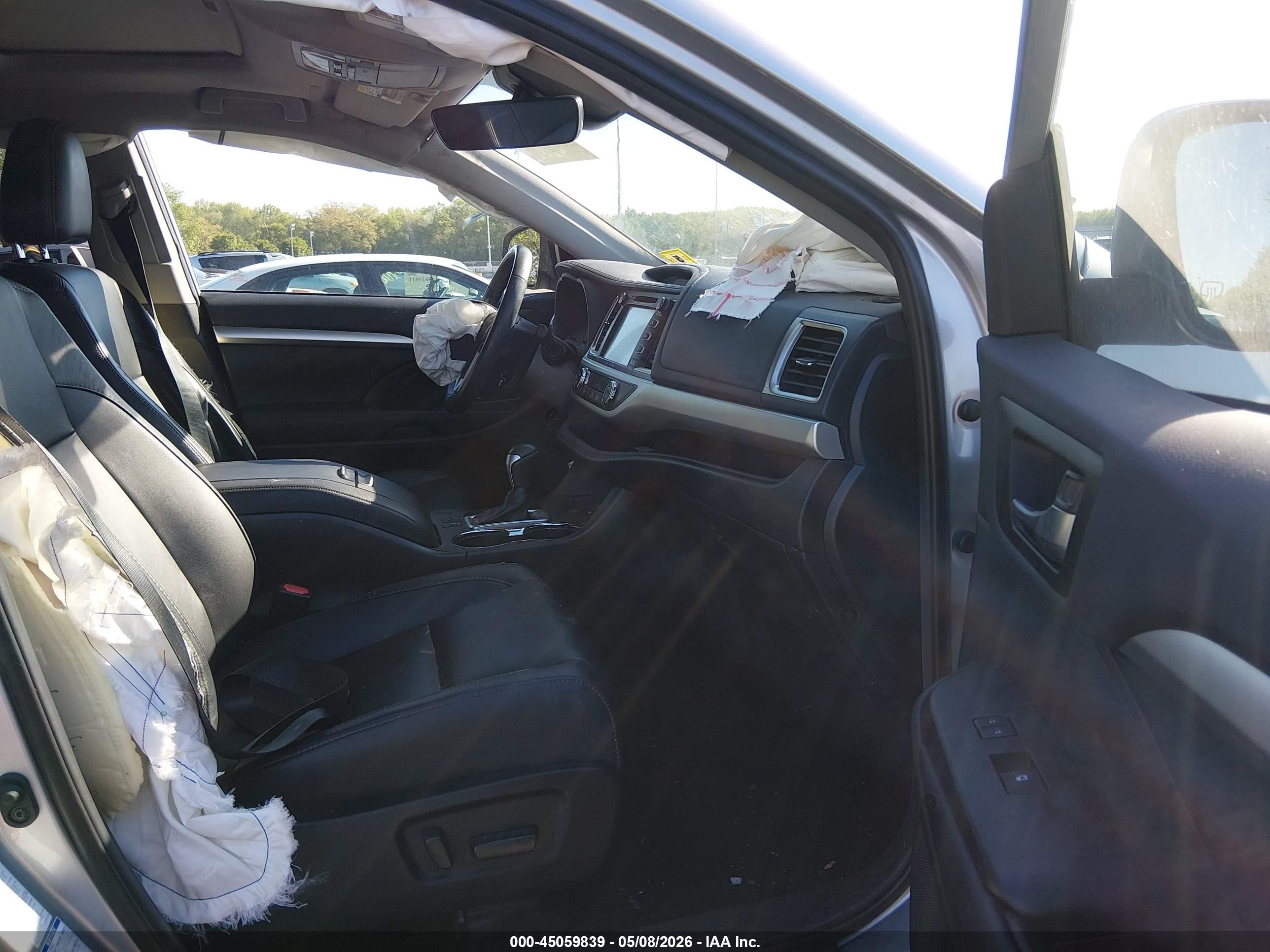 2019 Toyota Highlander Xle Серебряный vin: 5TDJZRFH0KS615370