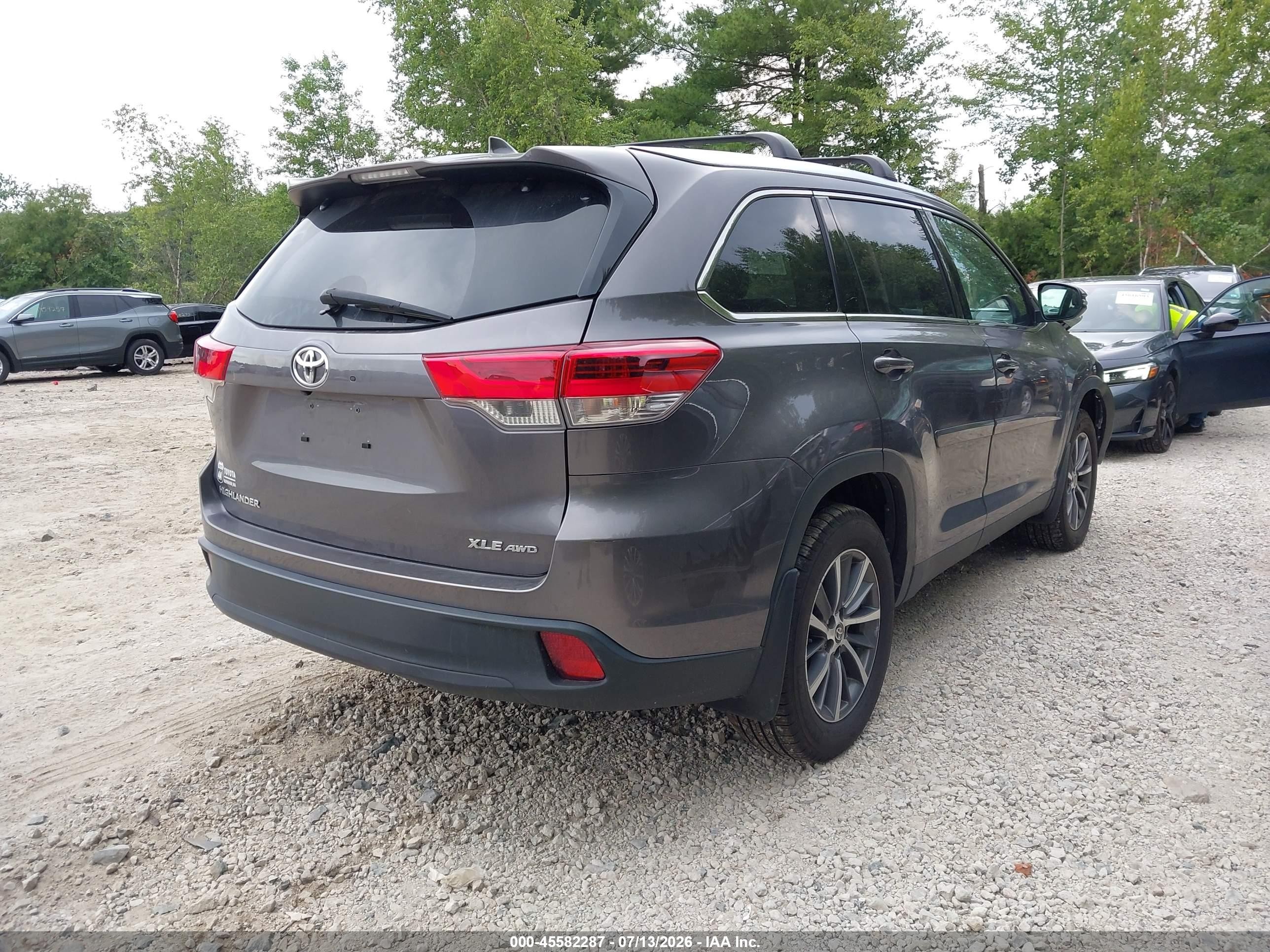 2019 Toyota Highlander Xle Gray vin: 5TDJZRFH0KS628801