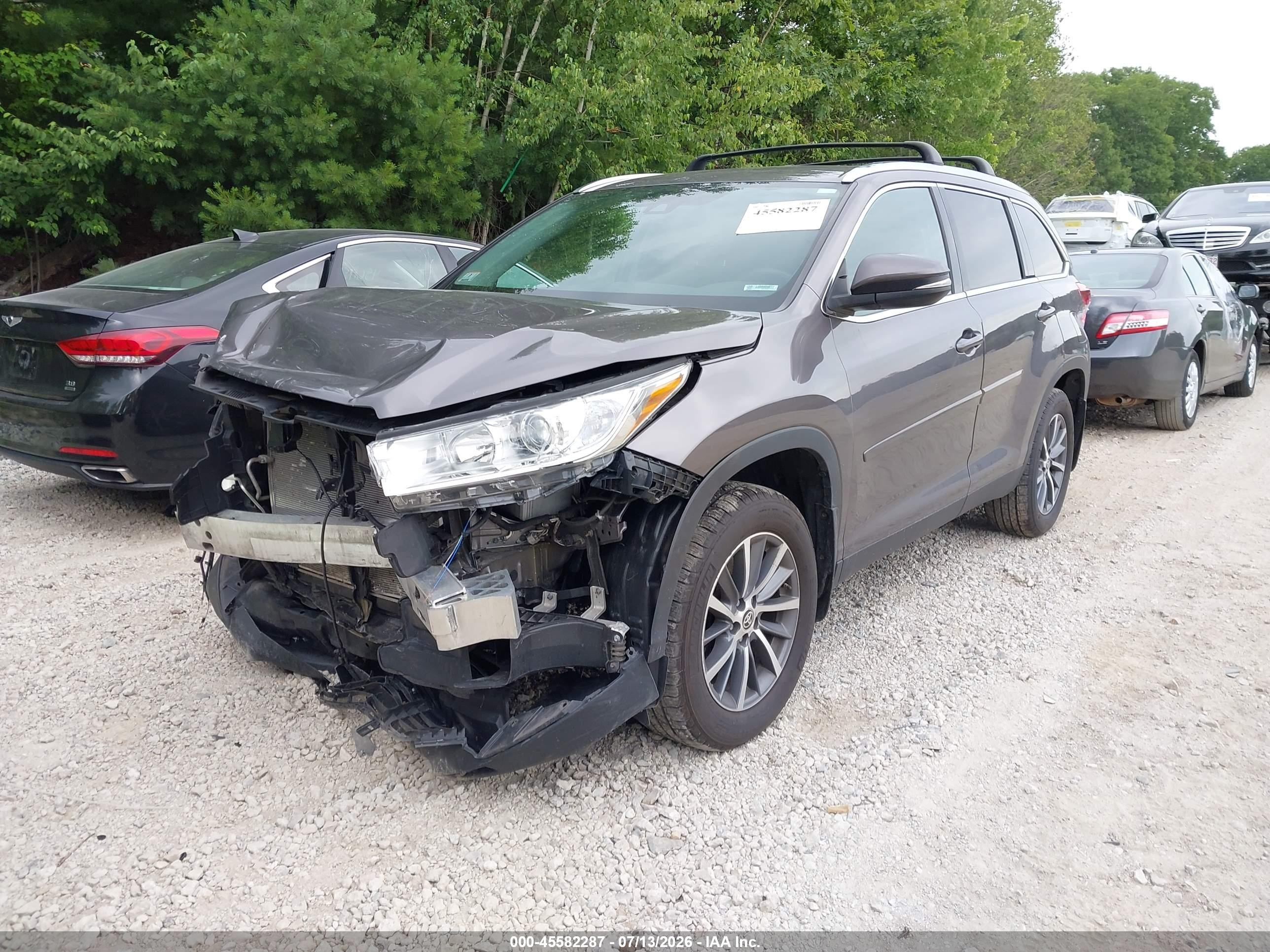 2019 Toyota Highlander Xle Gray vin: 5TDJZRFH0KS628801