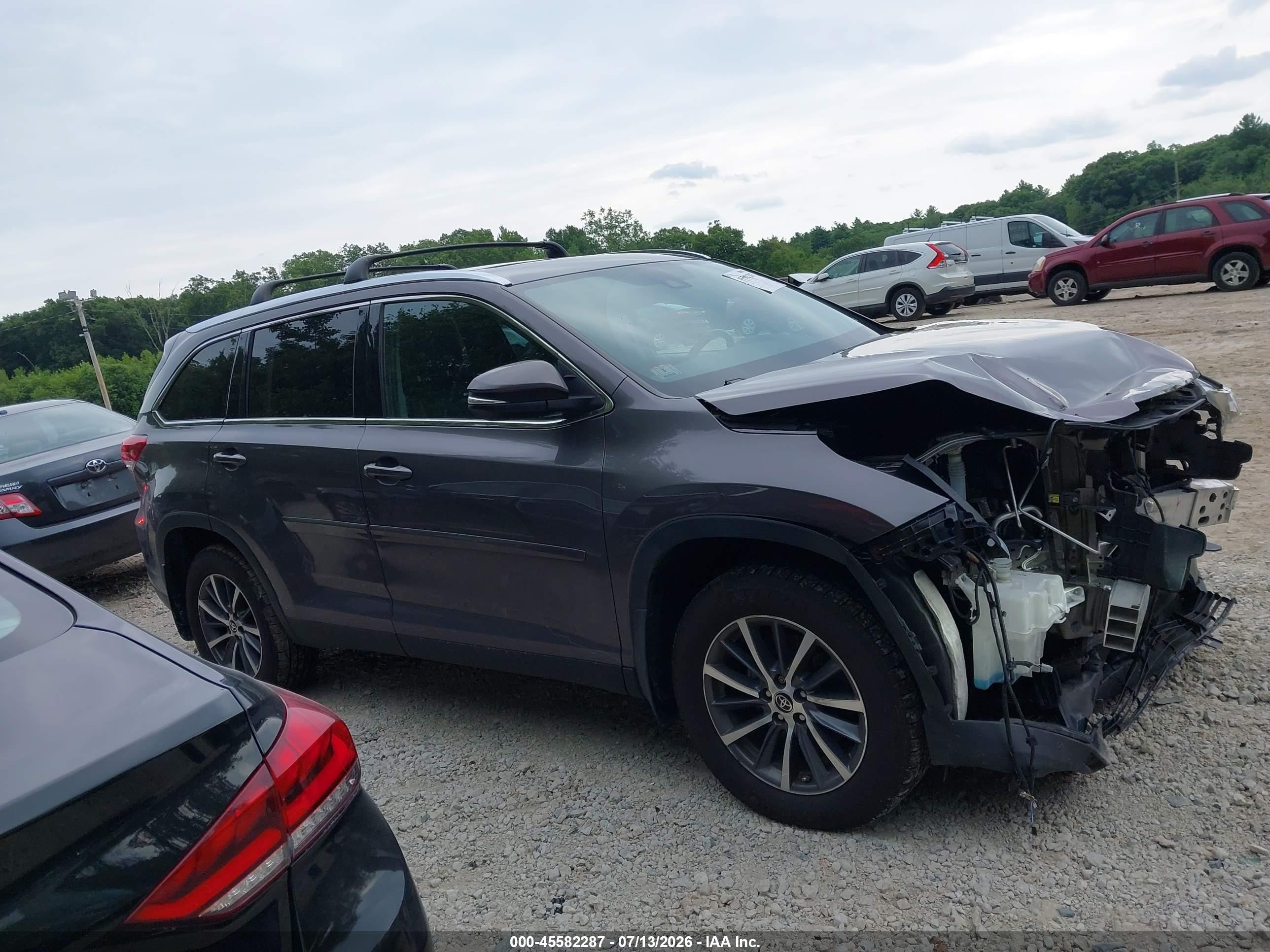 2019 Toyota Highlander Xle Gray vin: 5TDJZRFH0KS628801