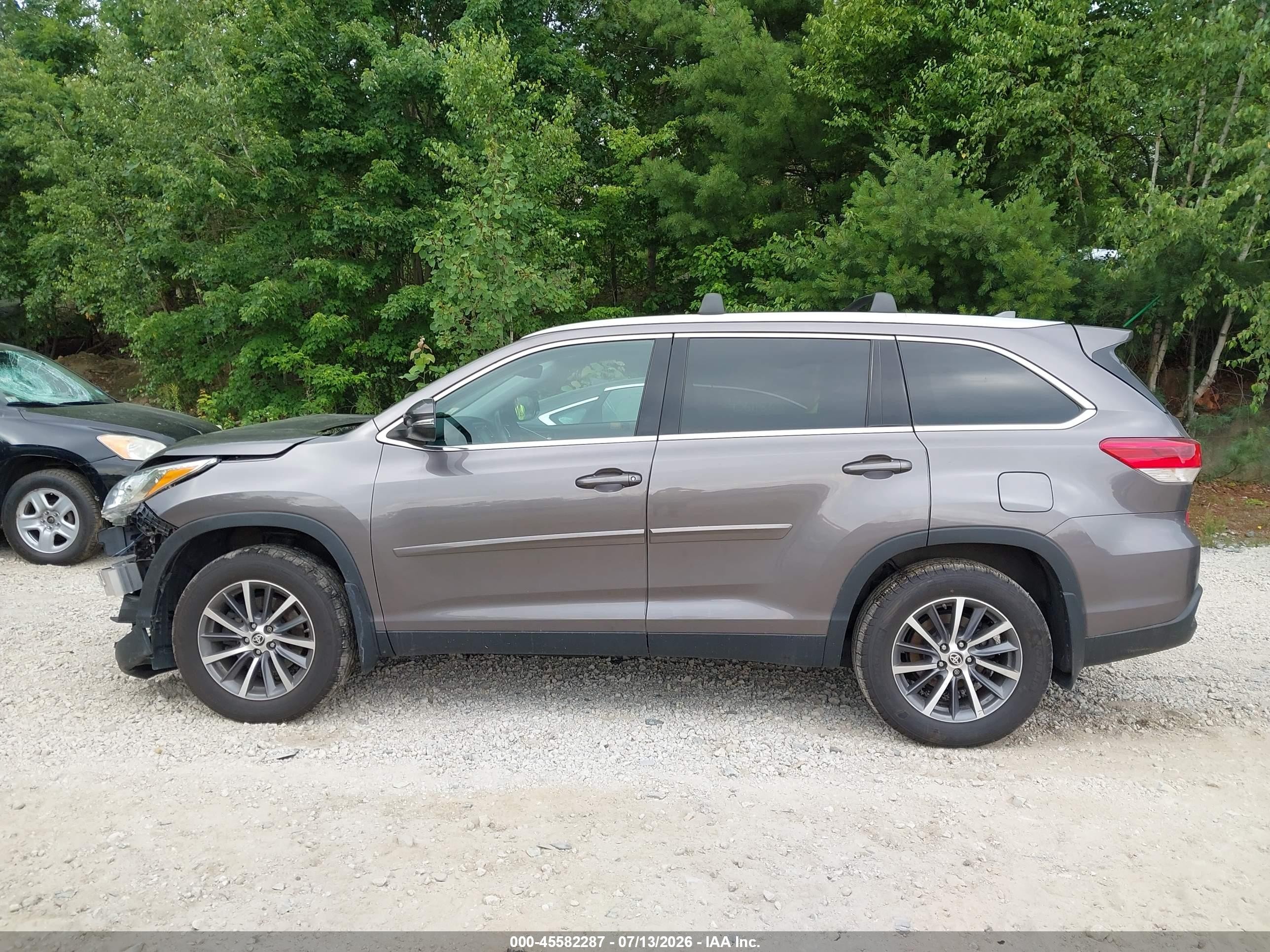 2019 Toyota Highlander Xle Gray vin: 5TDJZRFH0KS628801