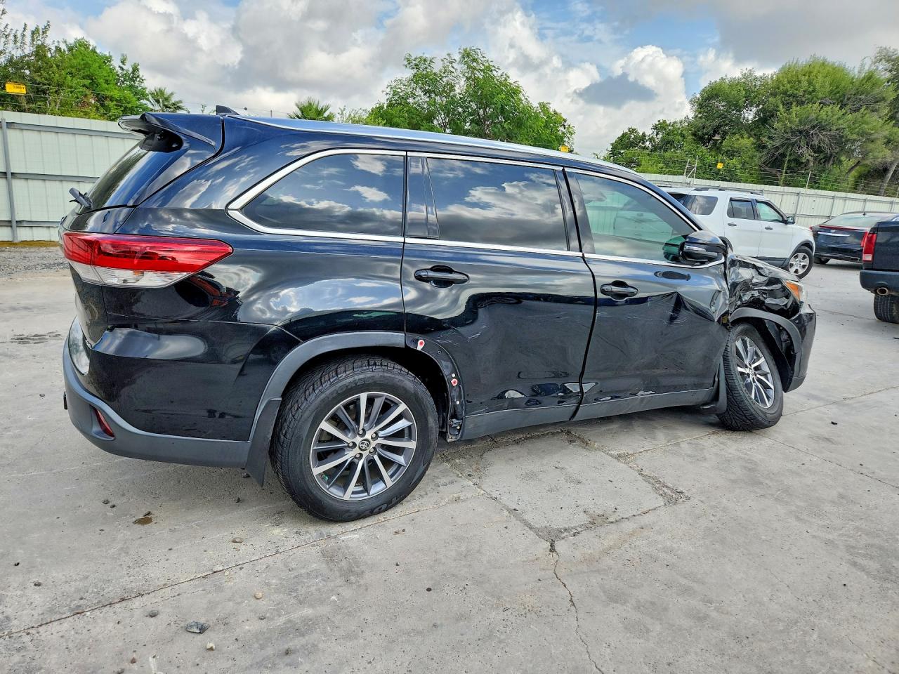 2019 Toyota Highlander Xle Black vin: 5TDJZRFH2KS624541