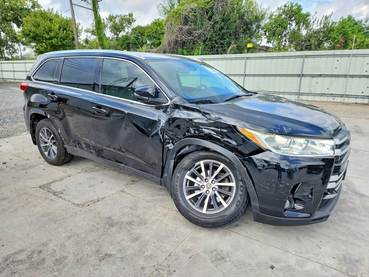 2019 Toyota Highlander Xle Black vin: 5TDJZRFH2KS624541