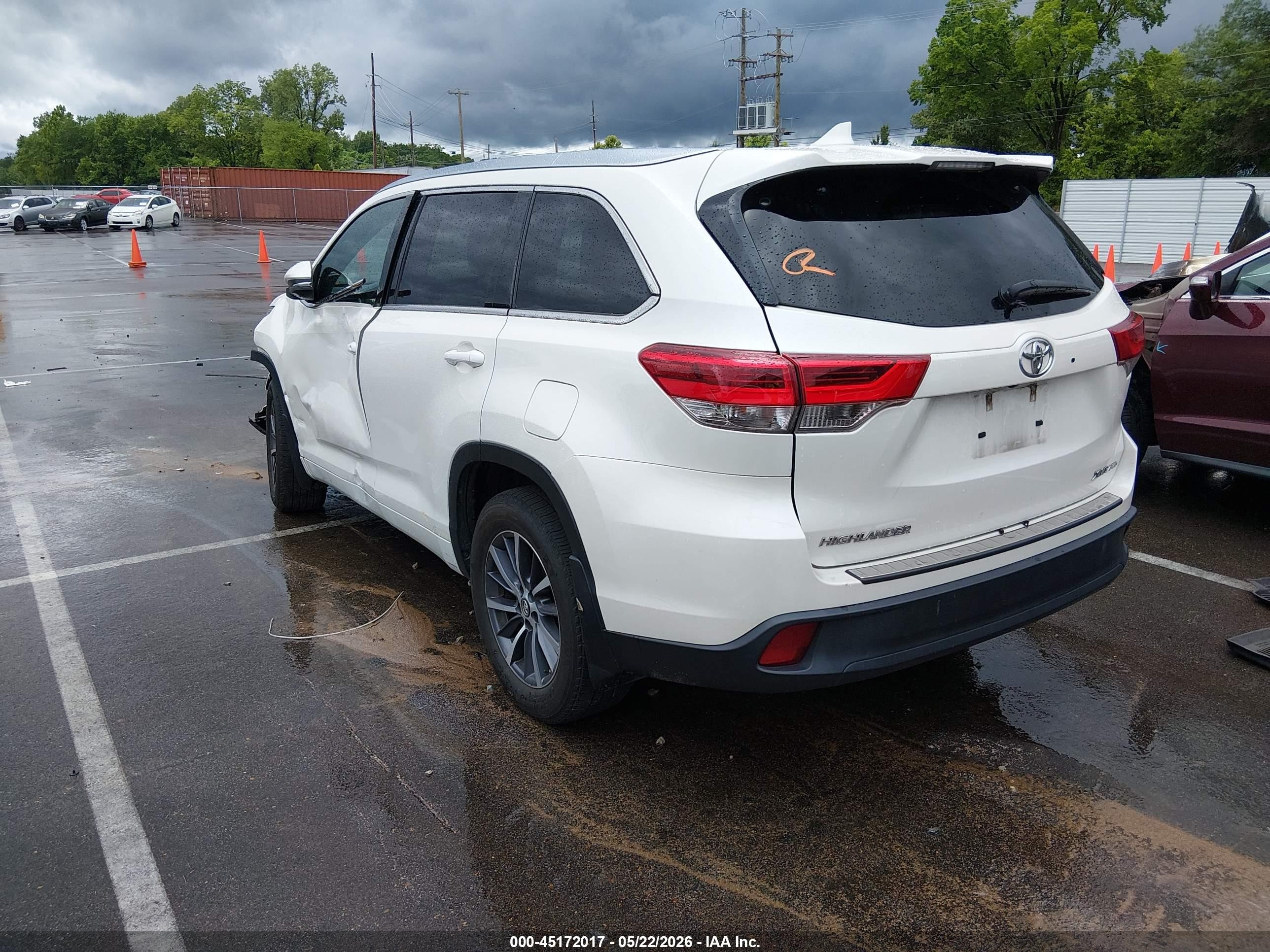 2017 Toyota Highlander Xle White vin: 5TDJZRFH3HS508242