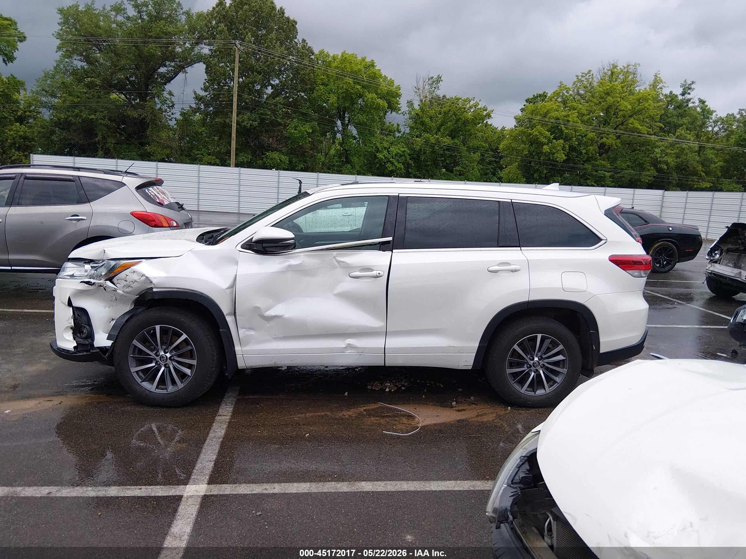 2017 Toyota Highlander Xle White vin: 5TDJZRFH3HS508242