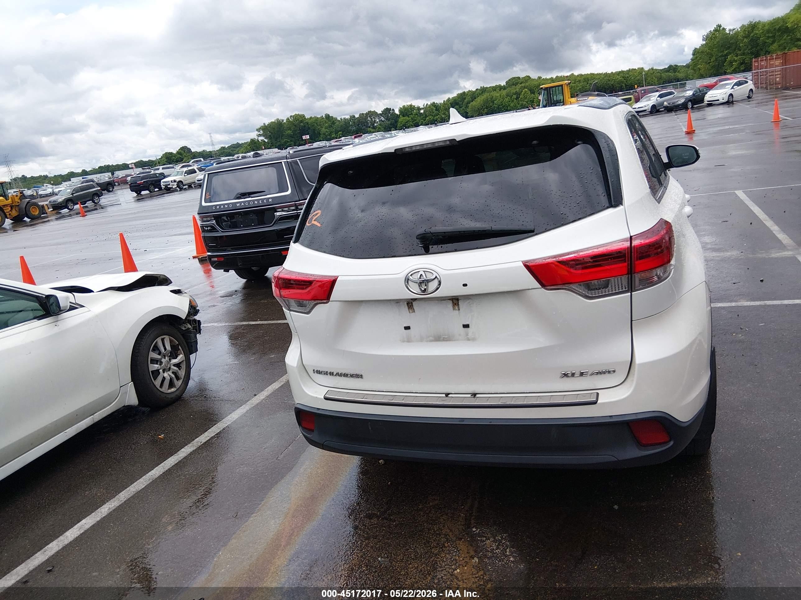 2017 Toyota Highlander Xle White vin: 5TDJZRFH3HS508242
