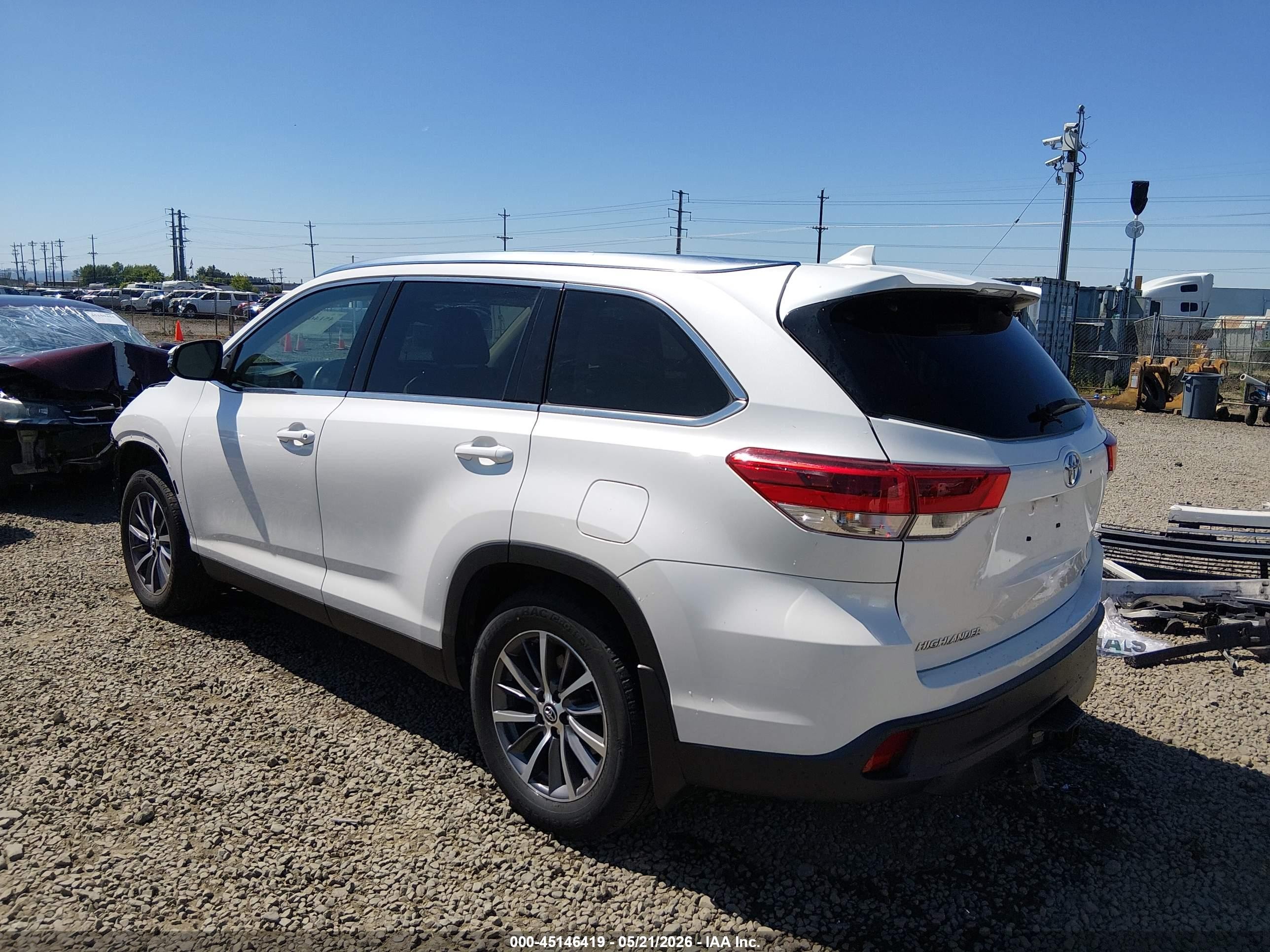 2019 Toyota Highlander Xle White vin: 5TDJZRFH3KS574197