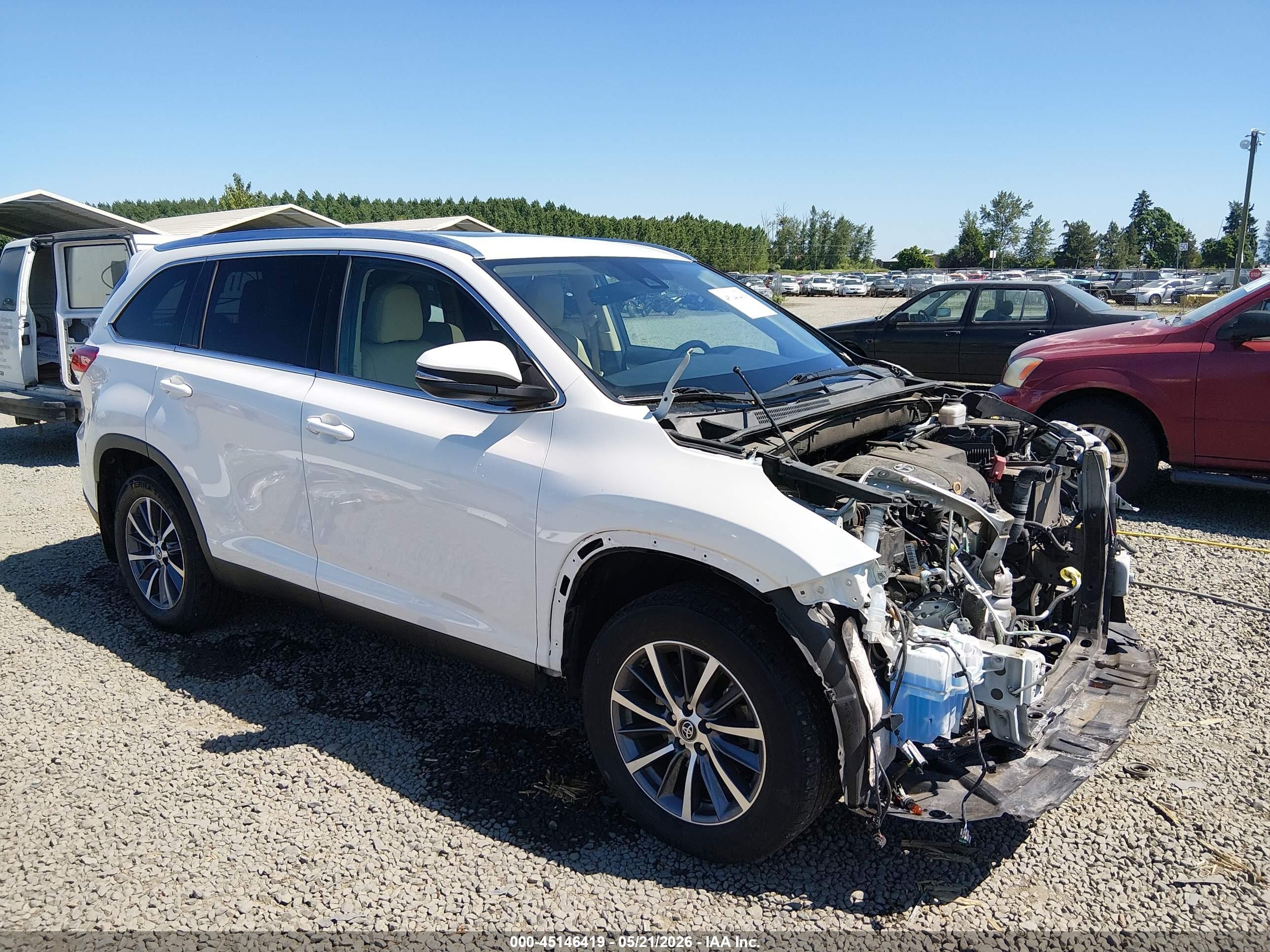 2019 Toyota Highlander Xle White vin: 5TDJZRFH3KS574197