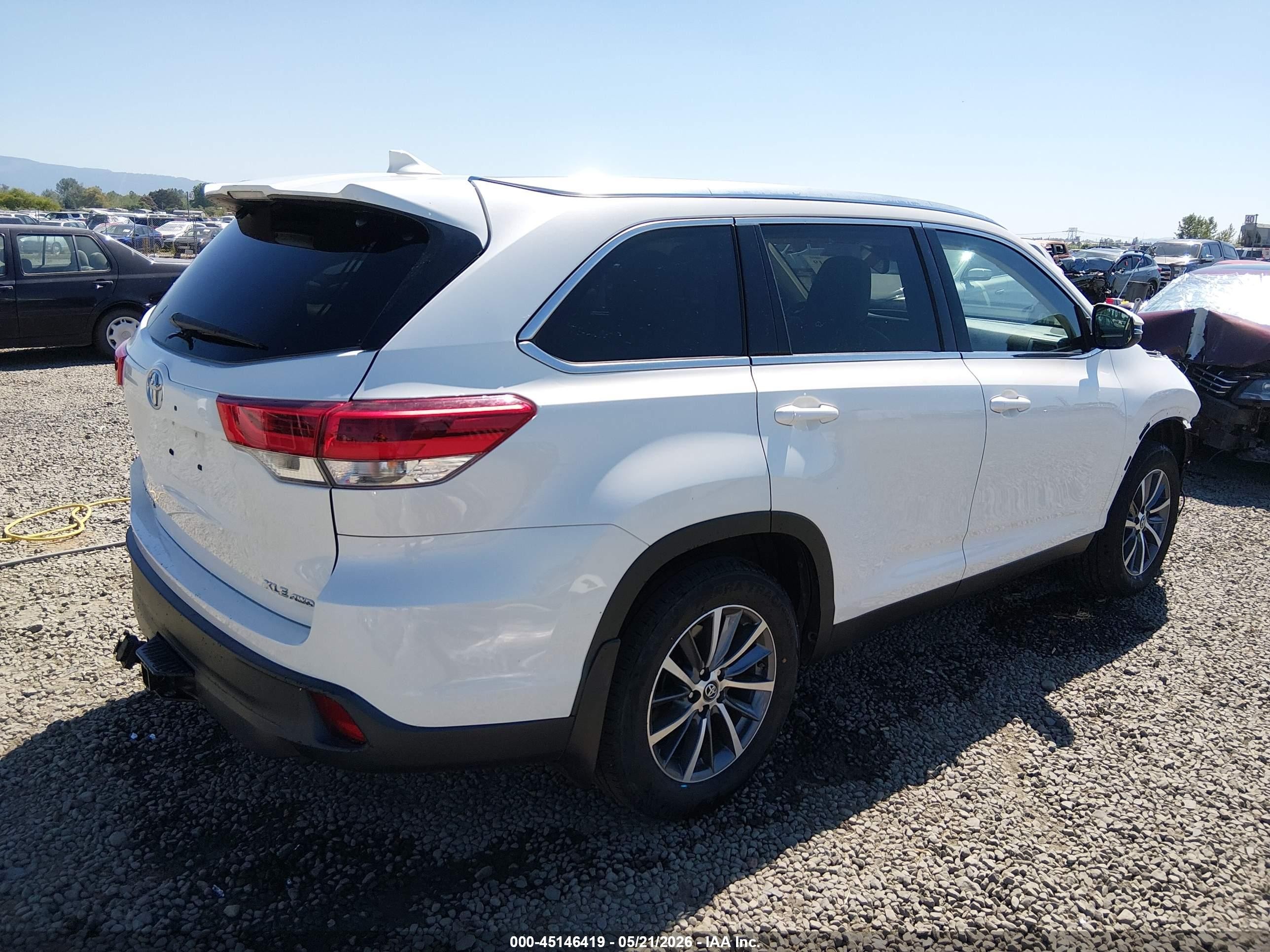 2019 Toyota Highlander Xle White vin: 5TDJZRFH3KS574197