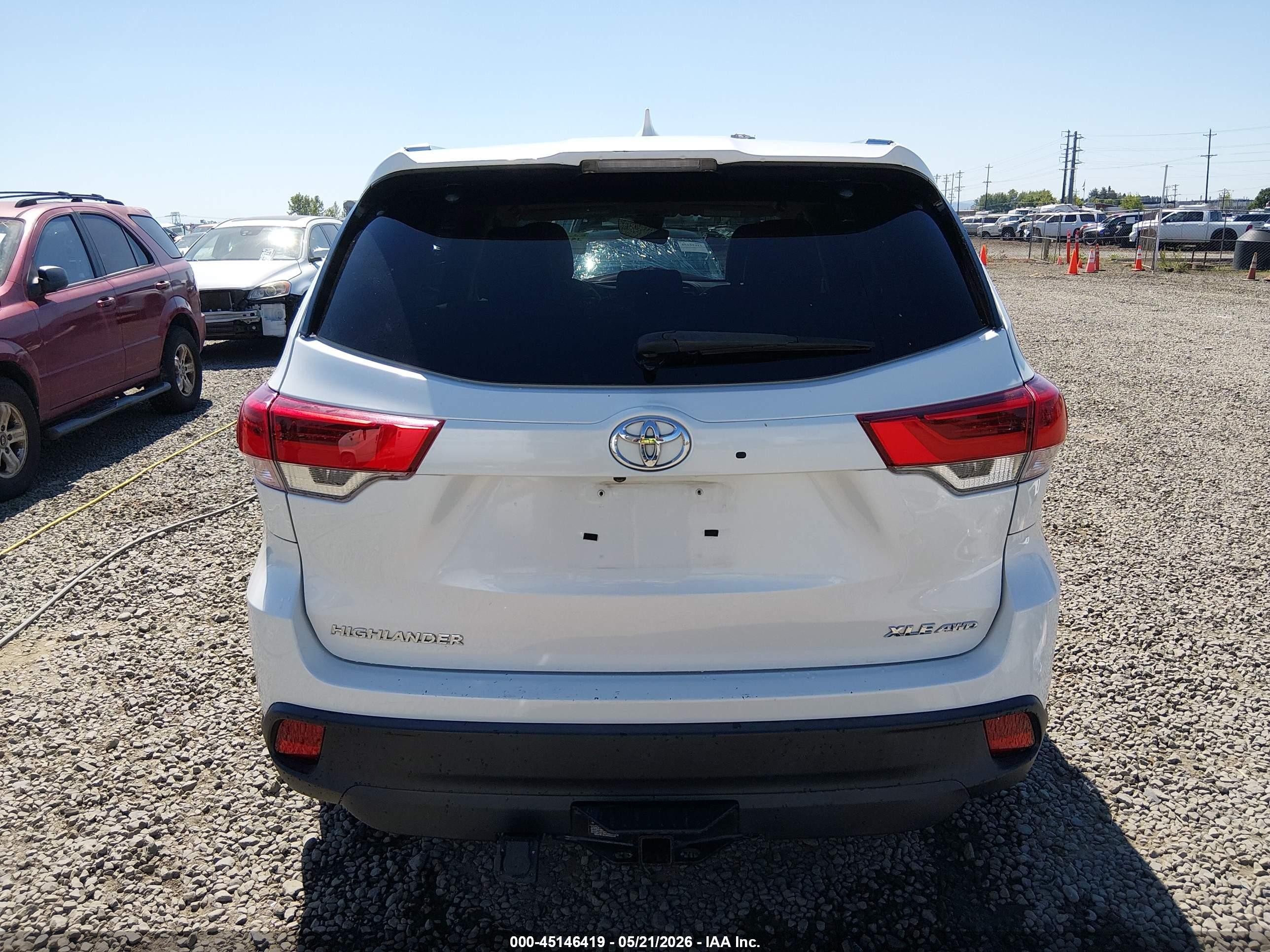 2019 Toyota Highlander Xle White vin: 5TDJZRFH3KS574197