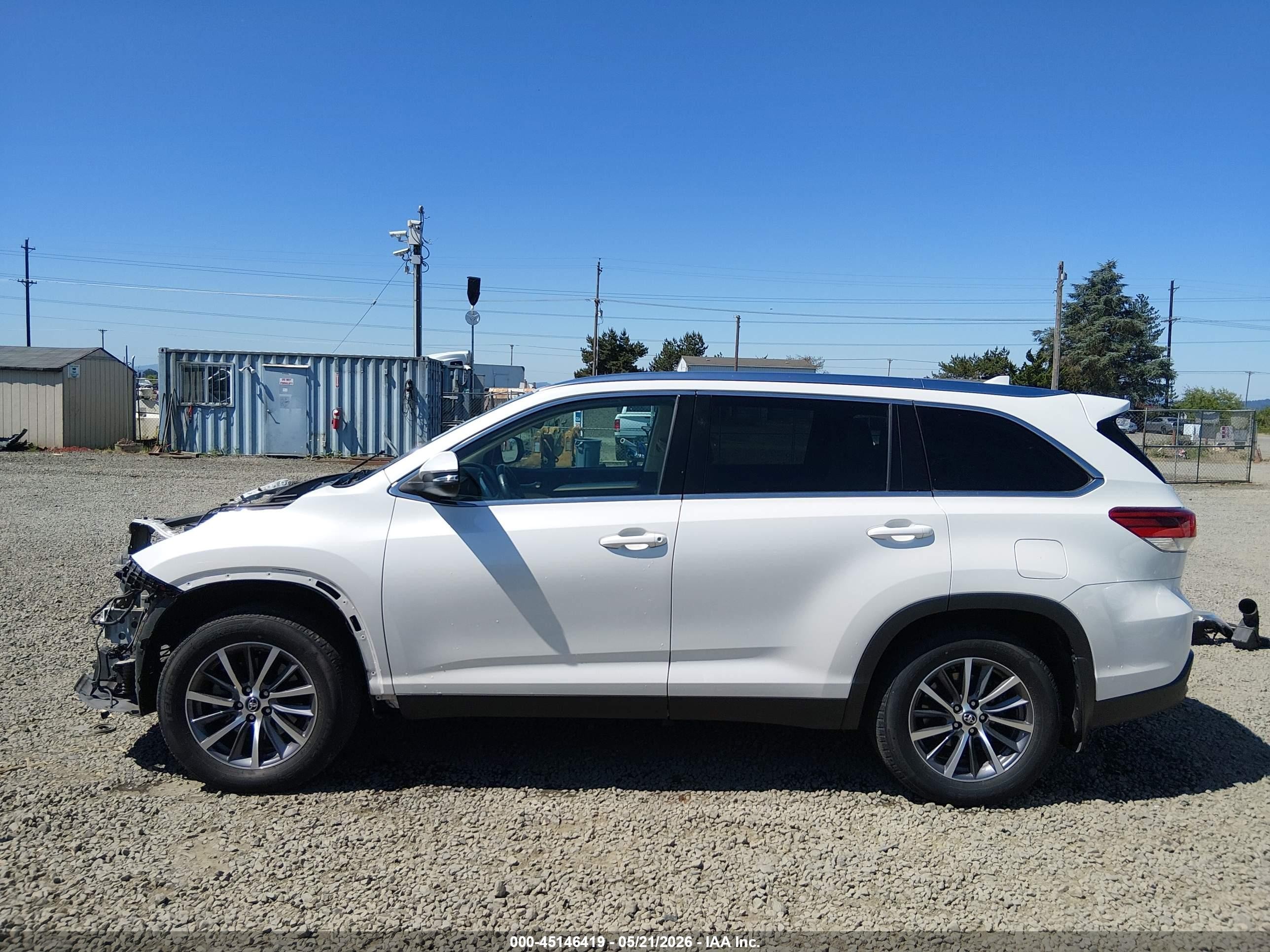 2019 Toyota Highlander Xle White vin: 5TDJZRFH3KS574197