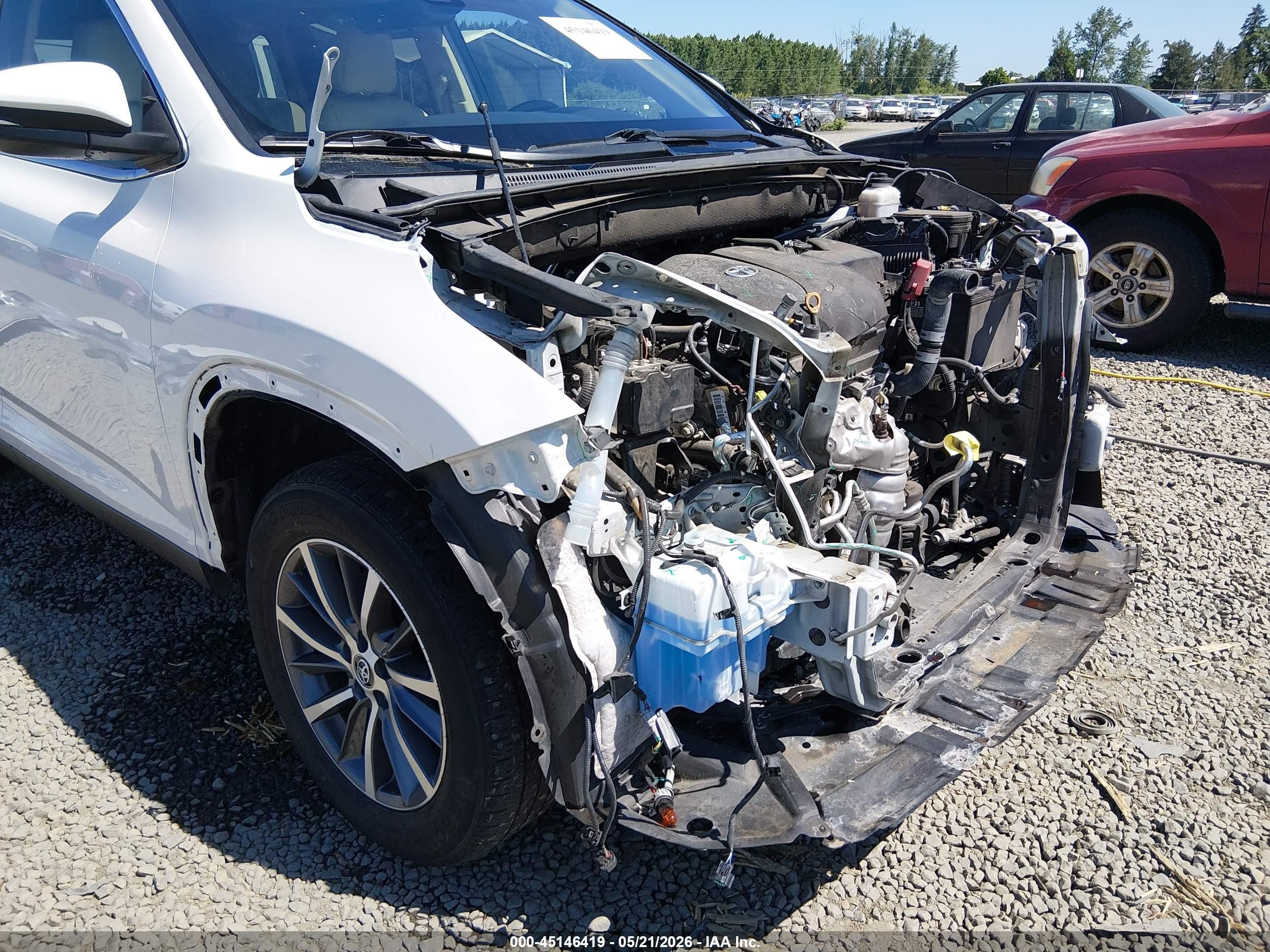 2019 Toyota Highlander Xle White vin: 5TDJZRFH3KS574197