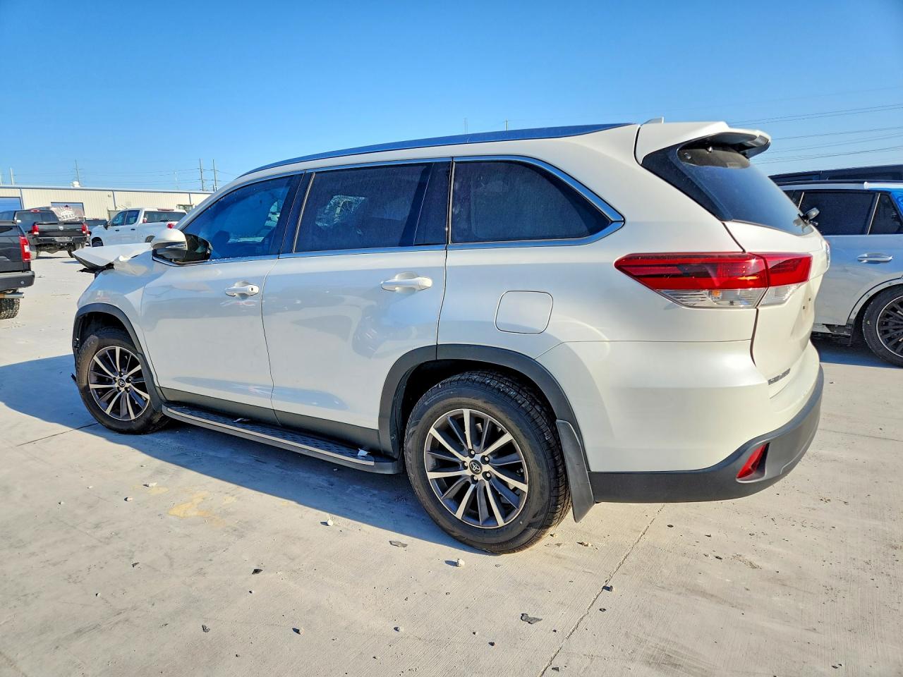 2019 Toyota Highlander Xle White vin: 5TDJZRFH3KS601074