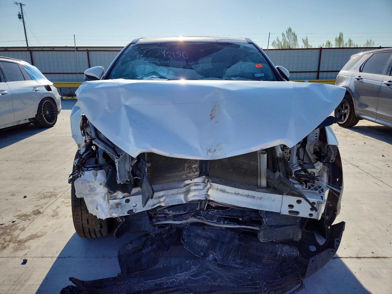 2019 Toyota Highlander Xle White vin: 5TDJZRFH3KS601074
