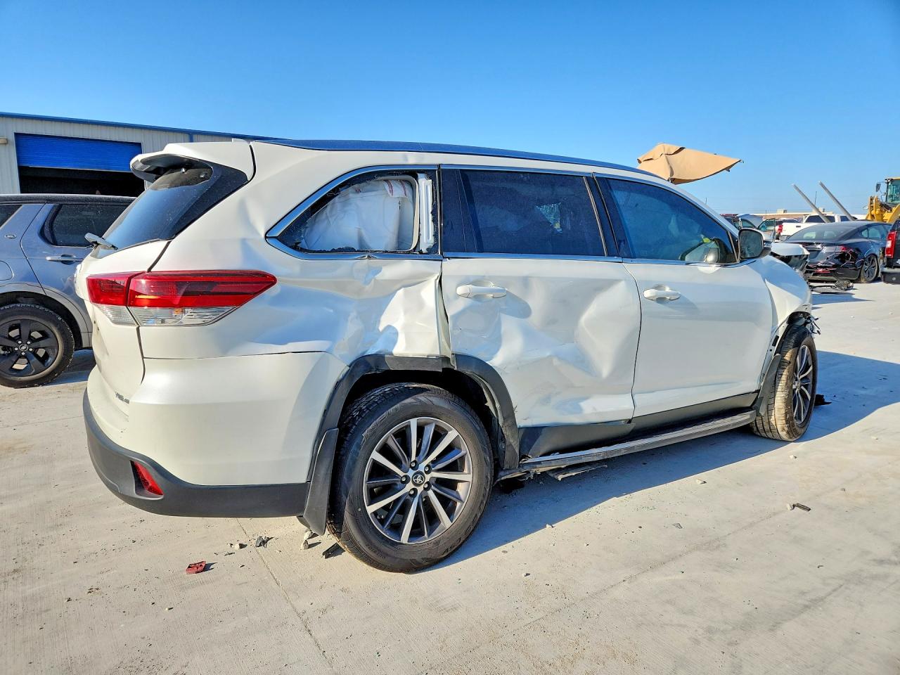 2019 Toyota Highlander Xle White vin: 5TDJZRFH3KS601074
