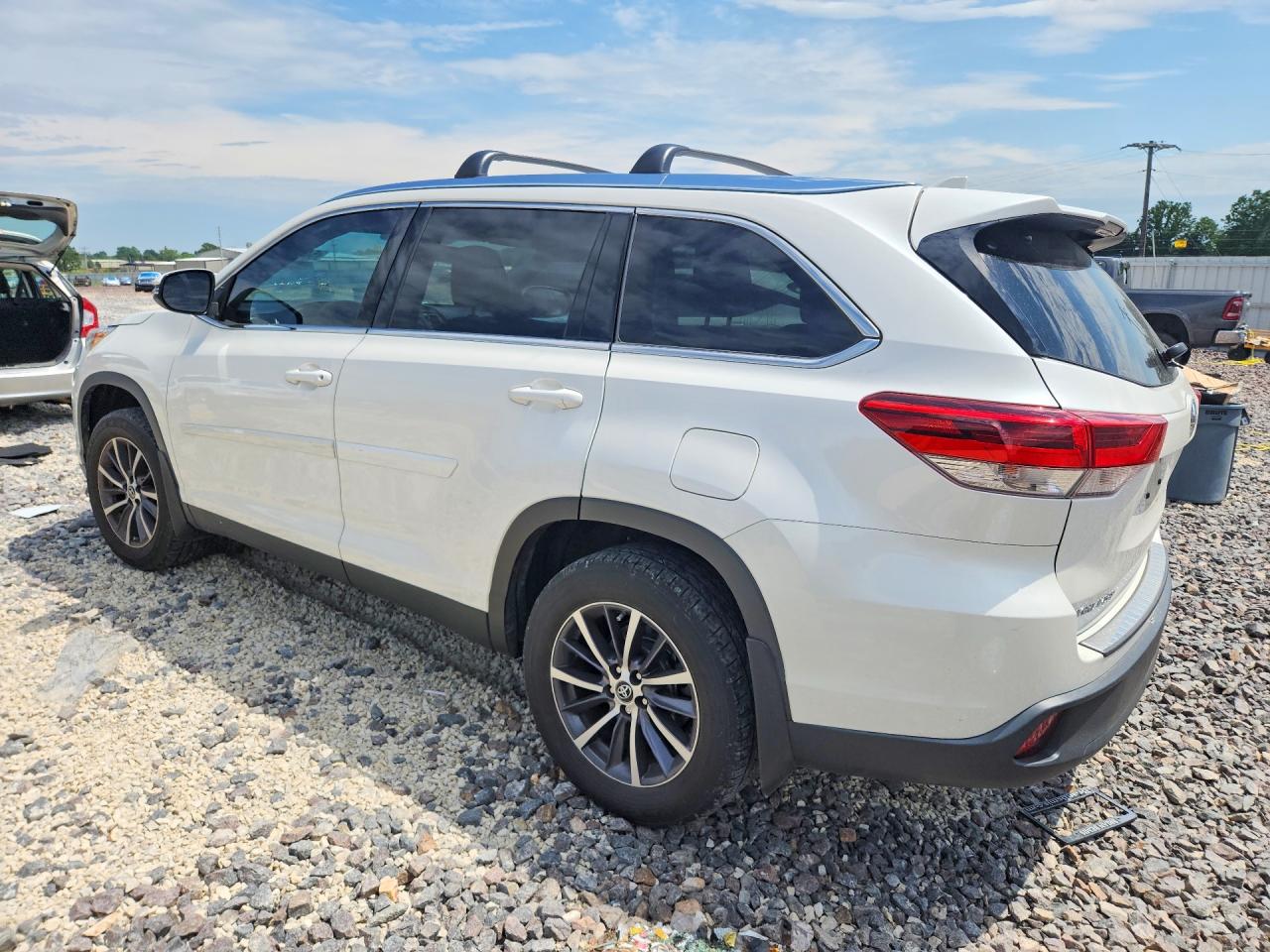 2019 Toyota Highlander Xle Белый vin: 5TDJZRFH3KS998009