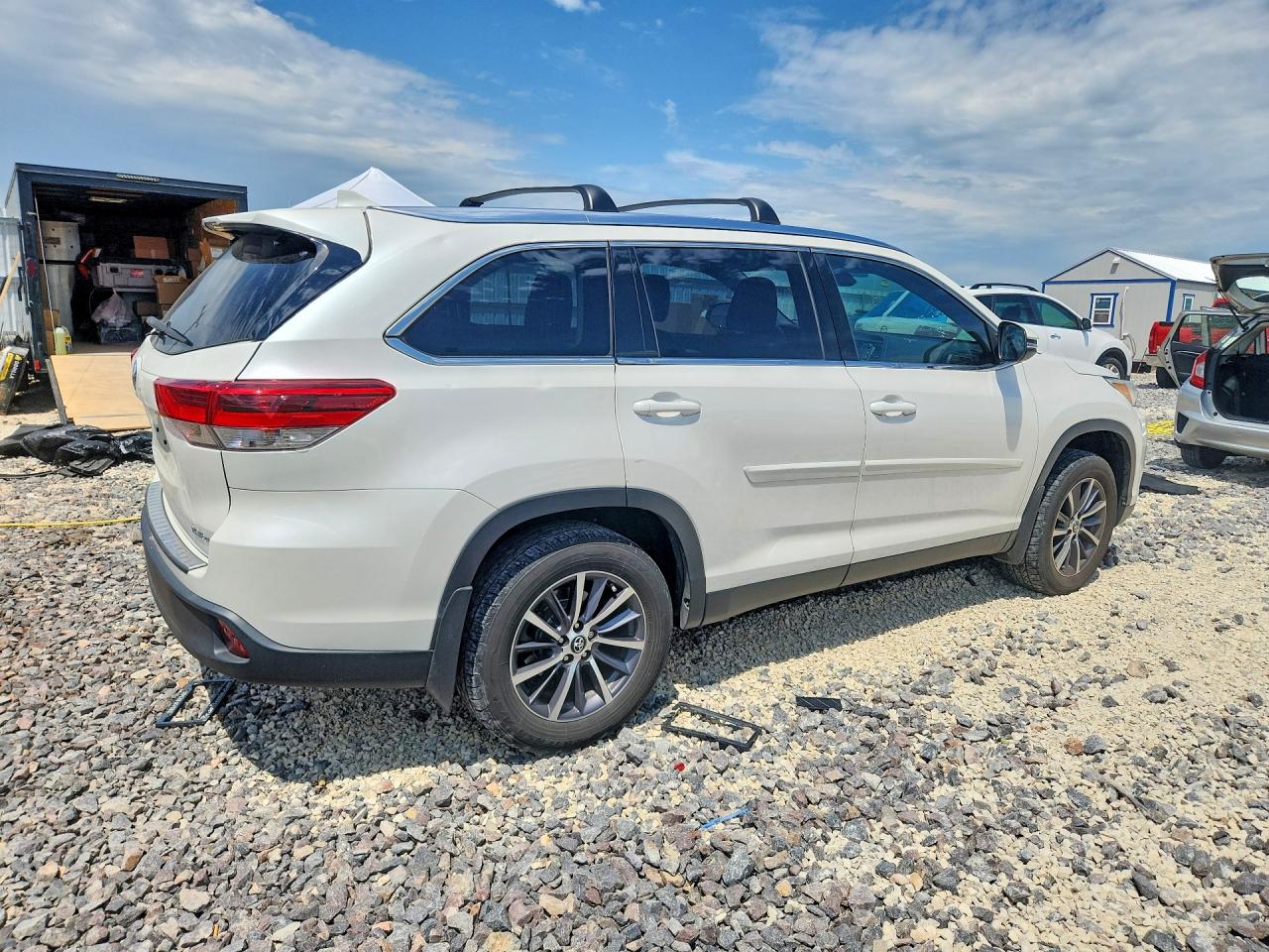 2019 Toyota Highlander Xle Белый vin: 5TDJZRFH3KS998009