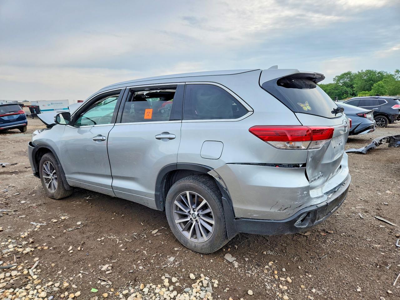 2018 Toyota Highlander Silver vin: 5TDJZRFH5JS541300