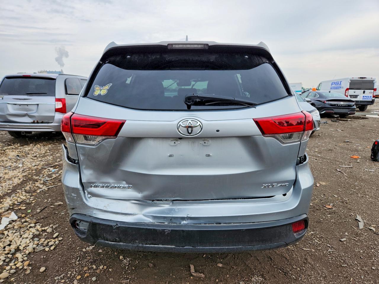 2018 Toyota Highlander Silver vin: 5TDJZRFH5JS541300