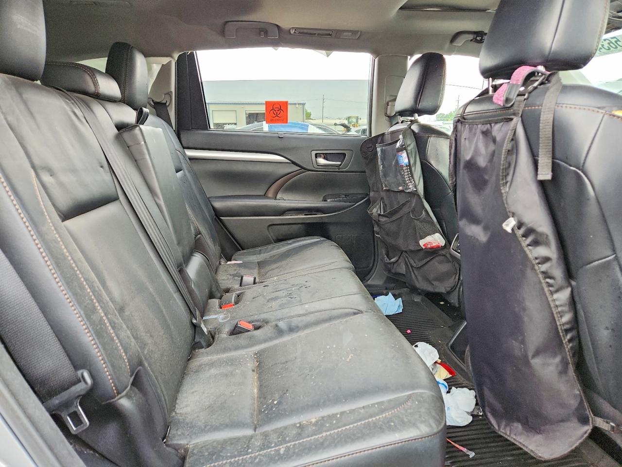 2018 Toyota Highlander Silver vin: 5TDJZRFH5JS541300