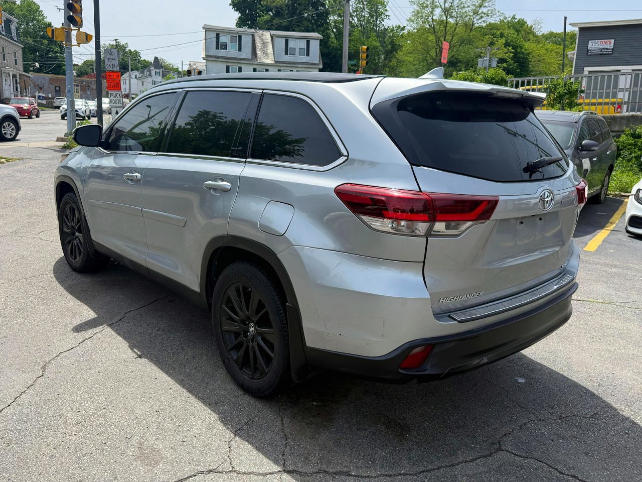 2019 Toyota Highlander Se Silver vin: 5TDJZRFH5KS565789