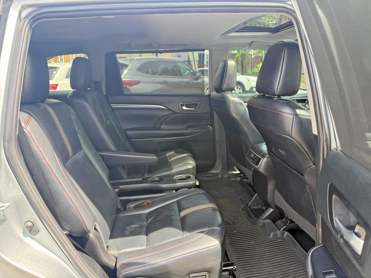 2019 Toyota Highlander Se Silver vin: 5TDJZRFH5KS565789