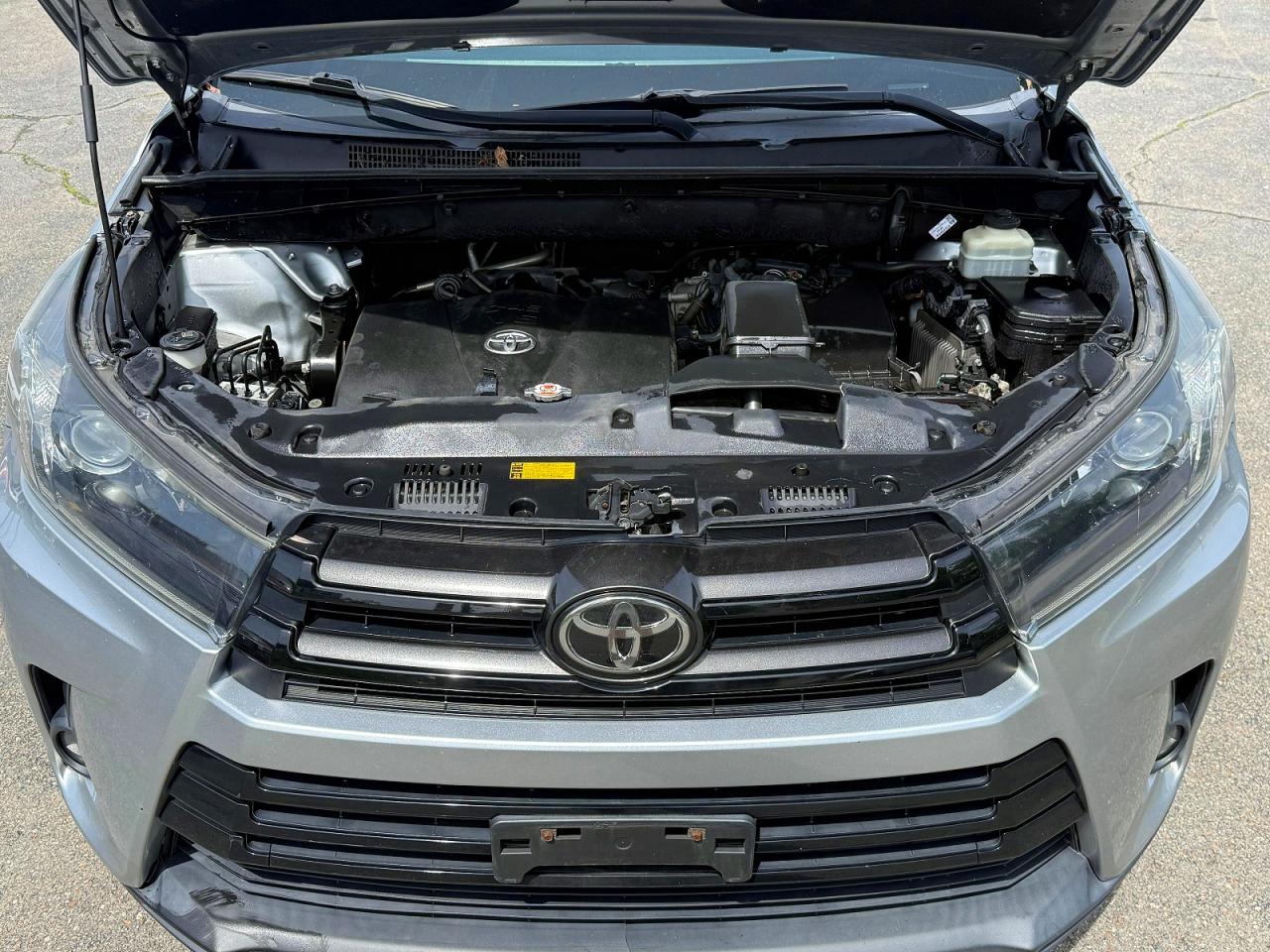 2019 Toyota Highlander Se Silver vin: 5TDJZRFH5KS565789