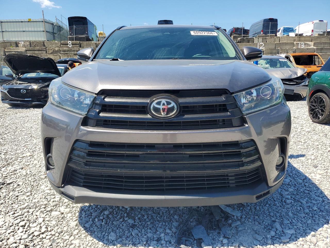 2019 Toyota Highlander Se Серый vin: 5TDJZRFH5KS604199