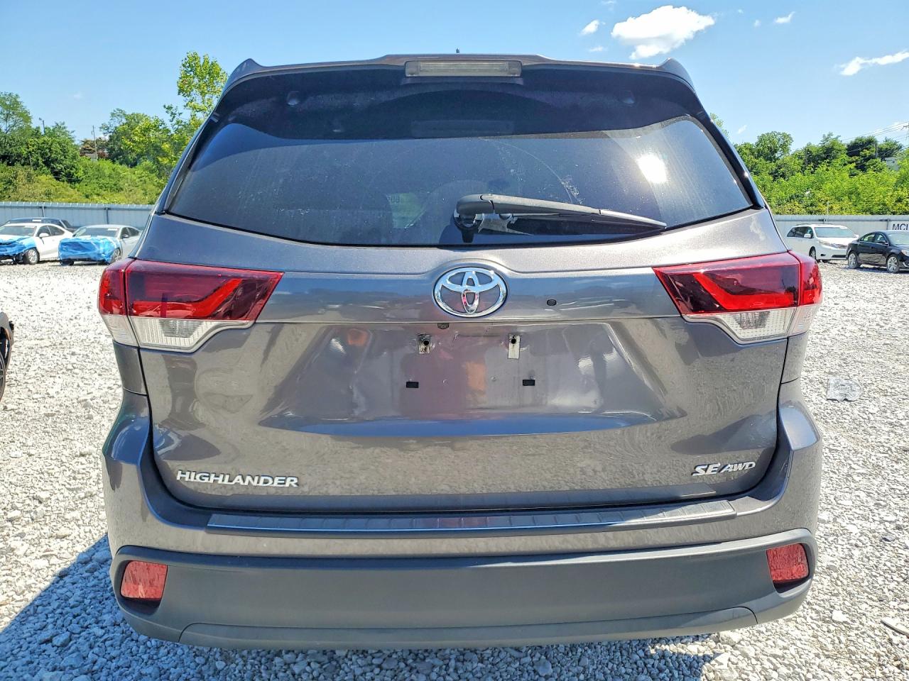 2019 Toyota Highlander Se Серый vin: 5TDJZRFH5KS604199