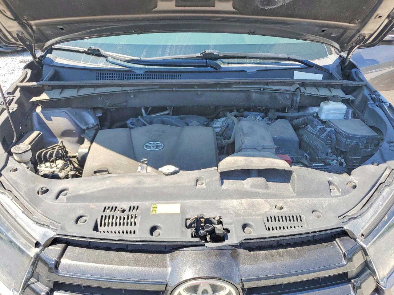 2019 Toyota Highlander Se Серый vin: 5TDJZRFH5KS604199
