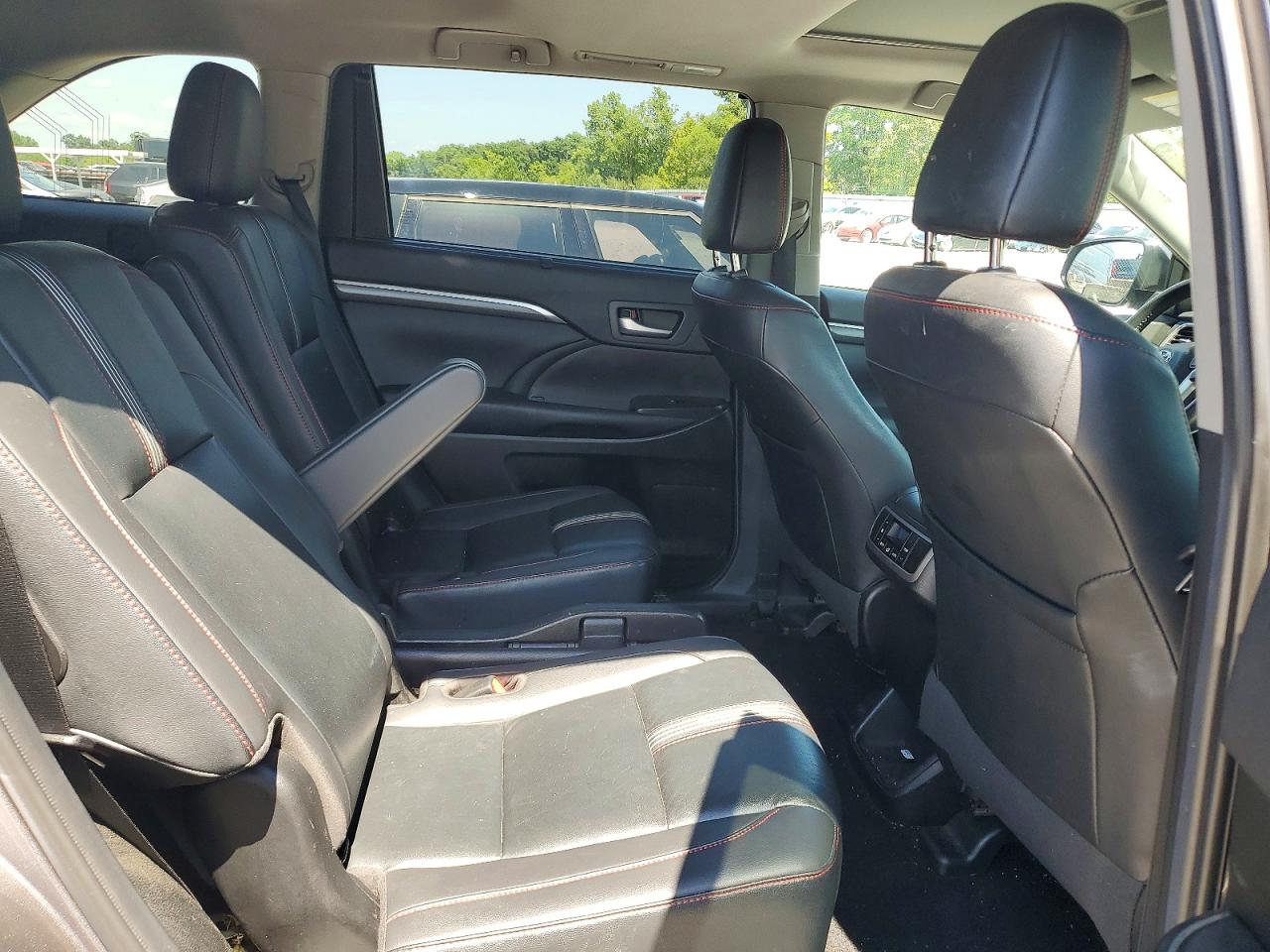 2019 Toyota Highlander Se Серый vin: 5TDJZRFH5KS604199