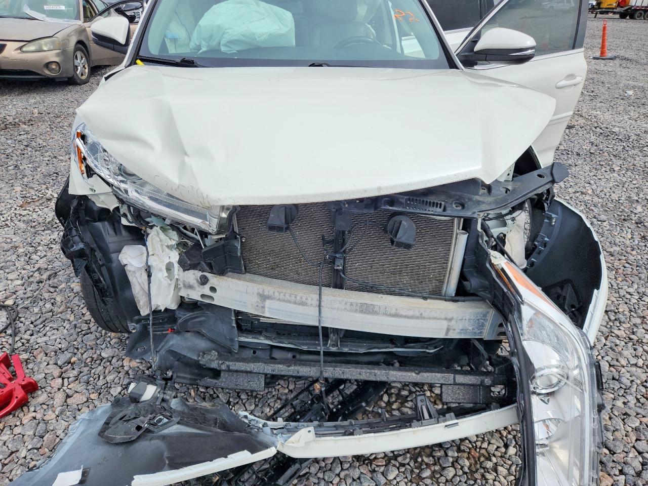 2018 Toyota Highlander Xle White vin: 5TDJZRFH6JS540950