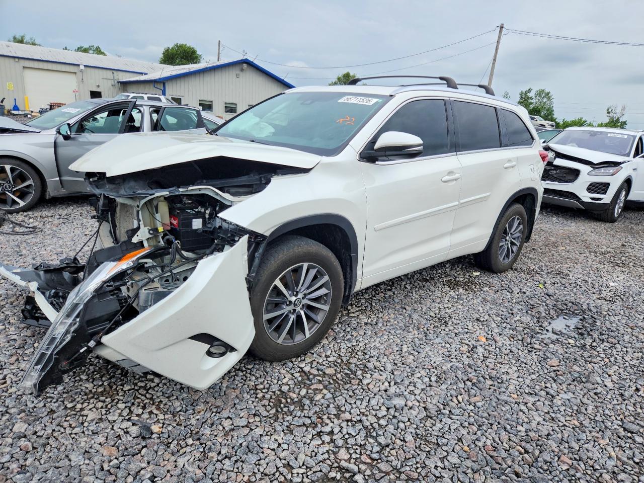 2018 Toyota Highlander Xle White vin: 5TDJZRFH6JS540950