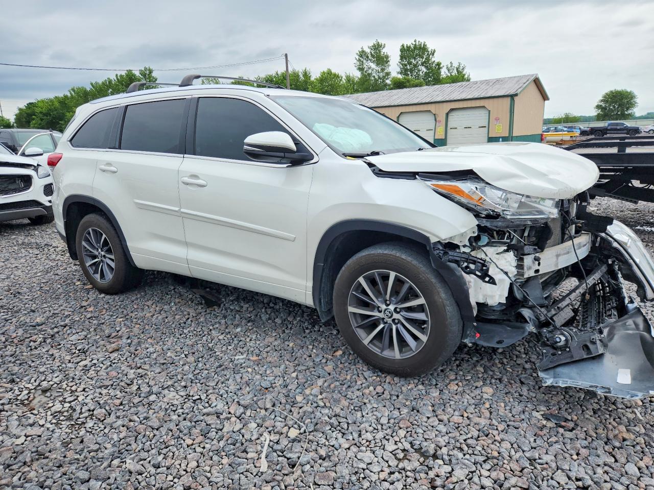 2018 Toyota Highlander Xle White vin: 5TDJZRFH6JS540950