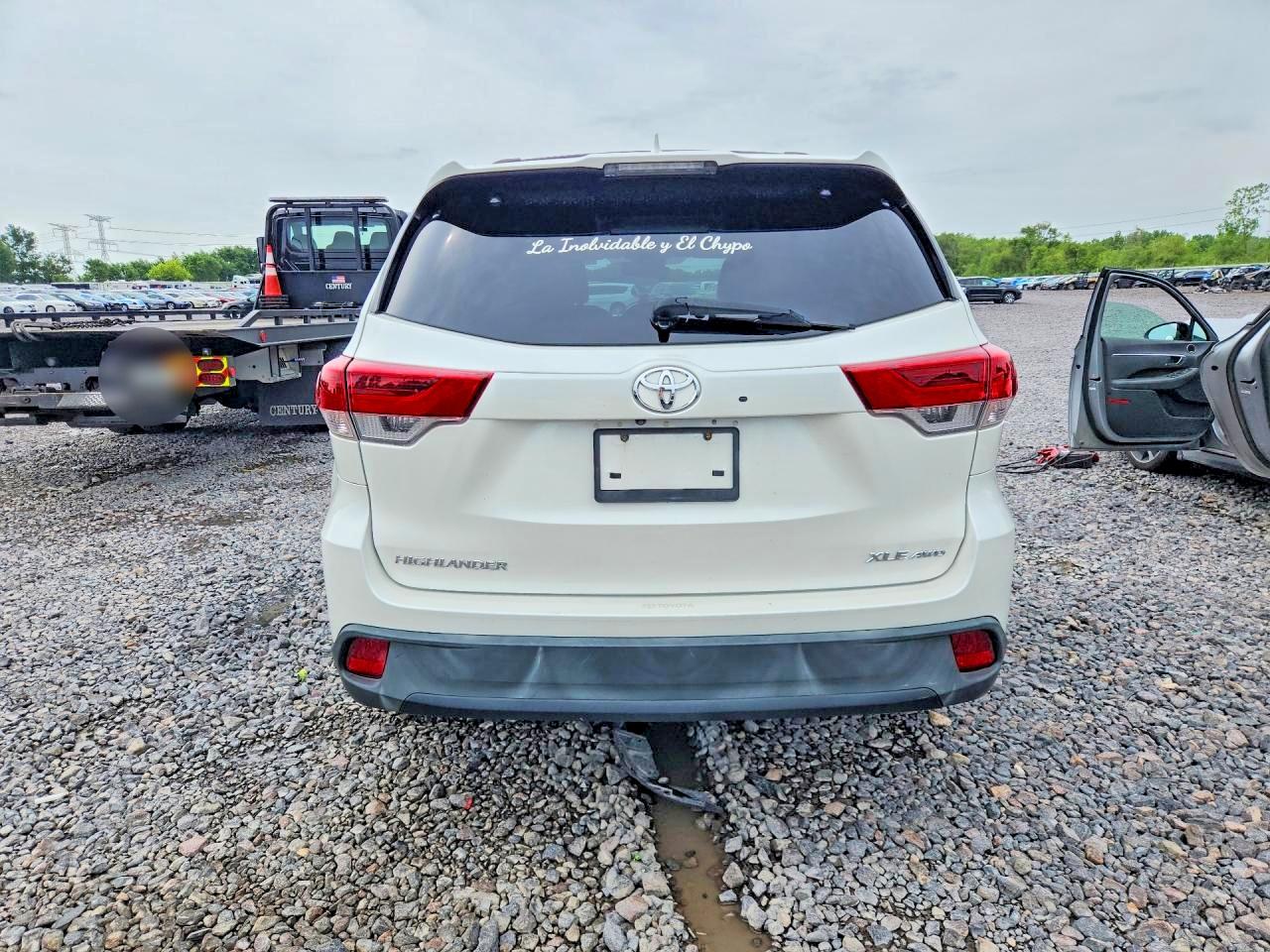 2018 Toyota Highlander Xle White vin: 5TDJZRFH6JS540950