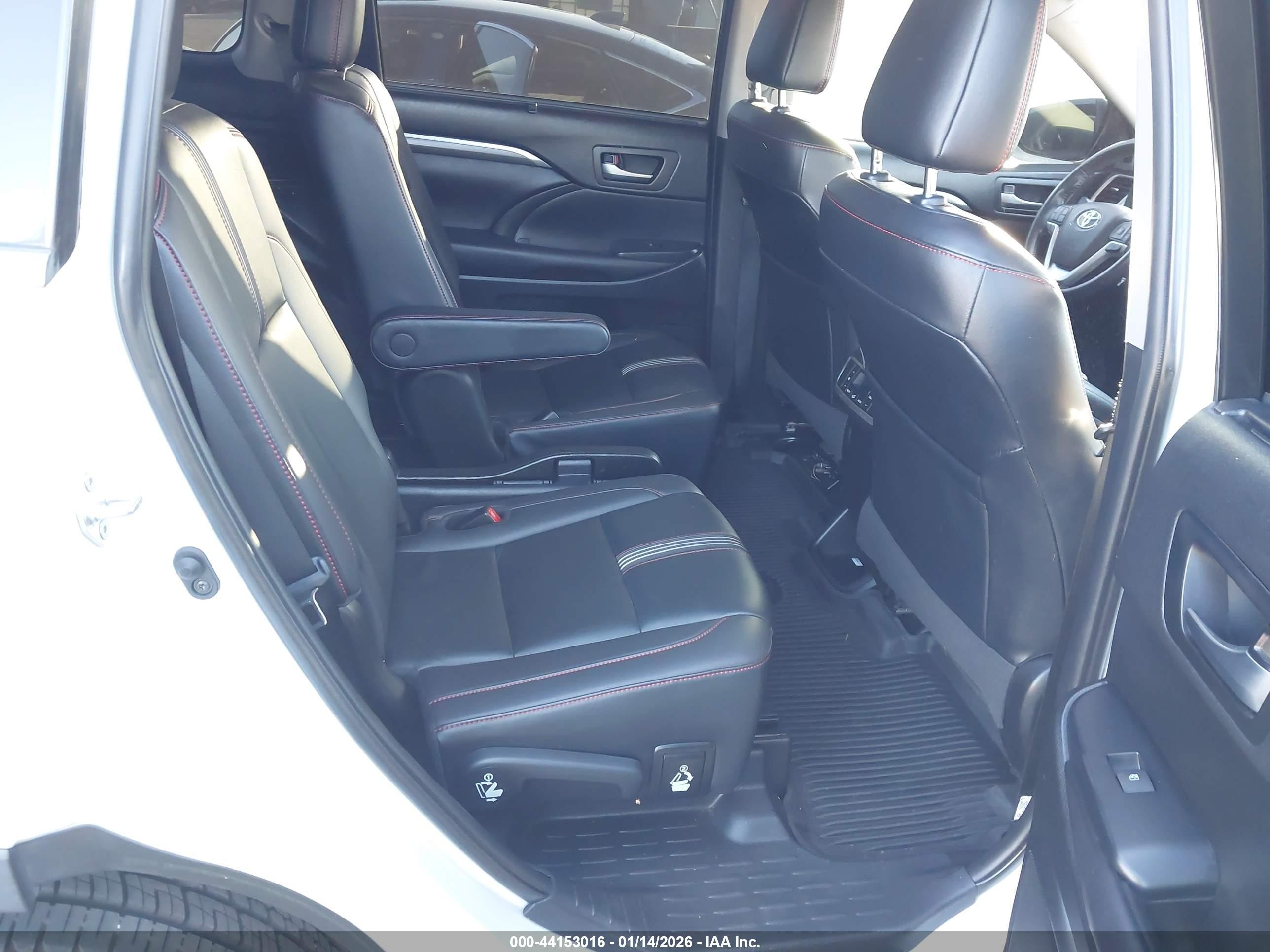 2019 Toyota Highlander Se White vin: 5TDJZRFH7KS608741