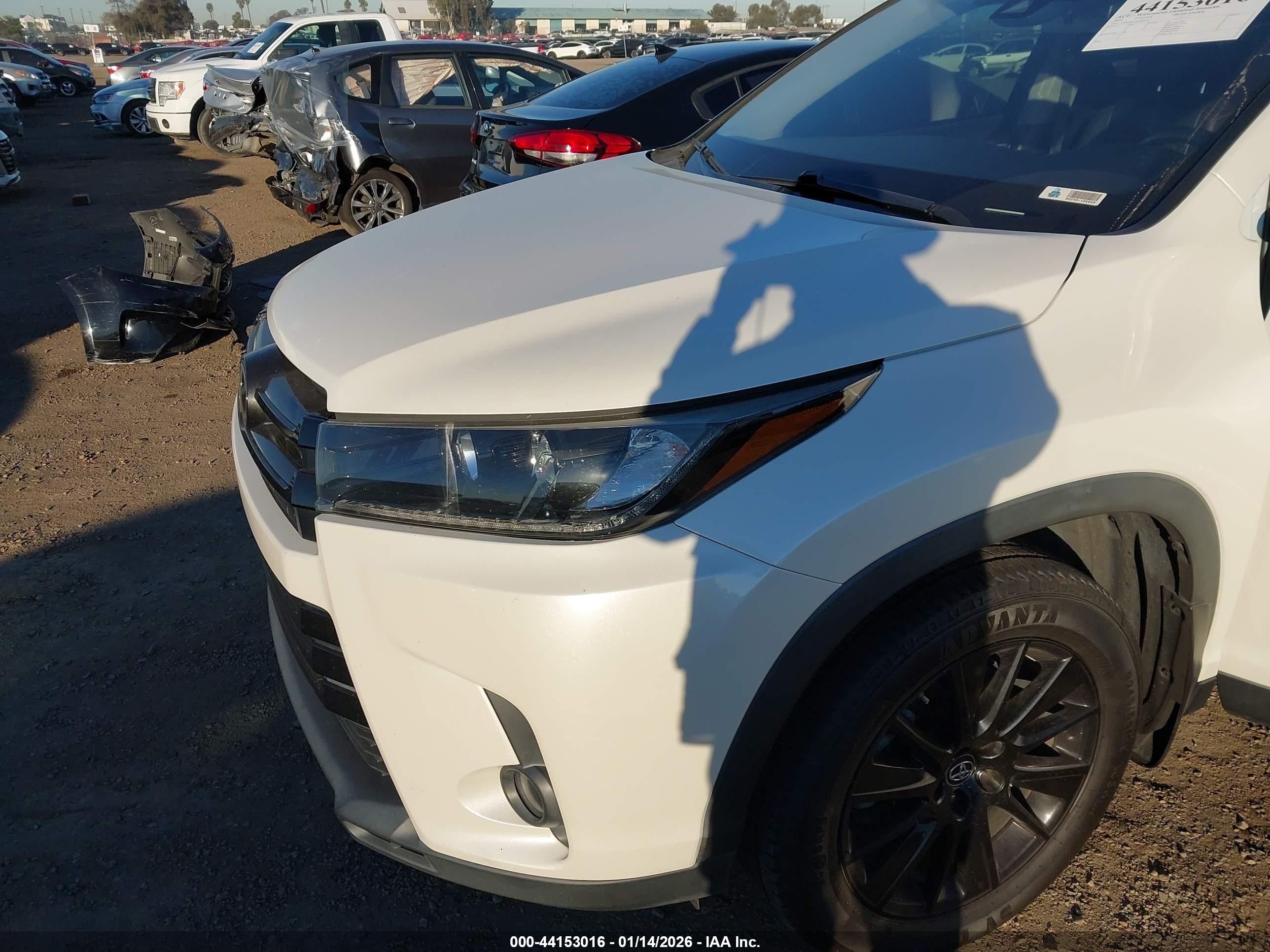 2019 Toyota Highlander Se White vin: 5TDJZRFH7KS608741