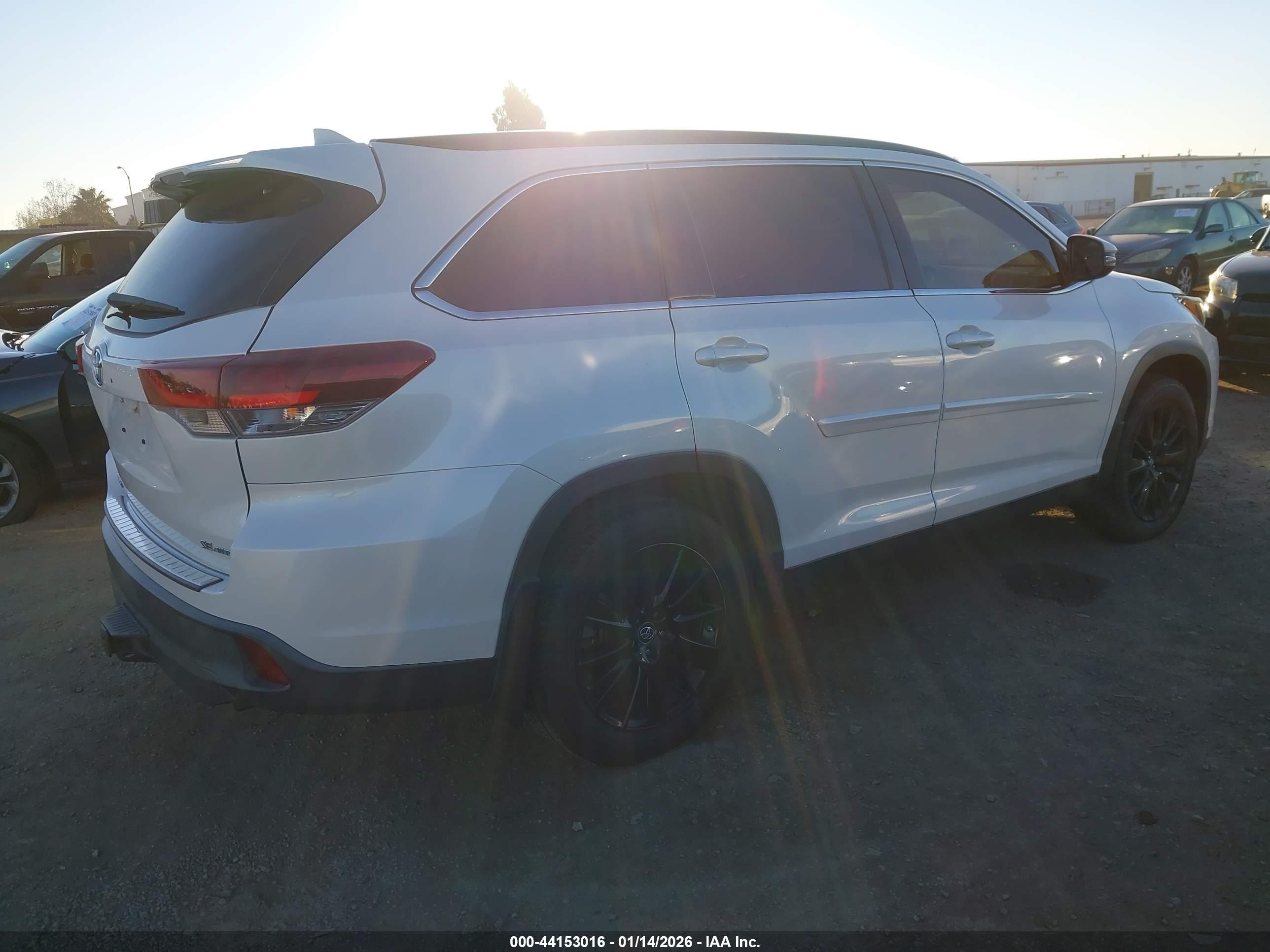 2019 Toyota Highlander Se White vin: 5TDJZRFH7KS608741