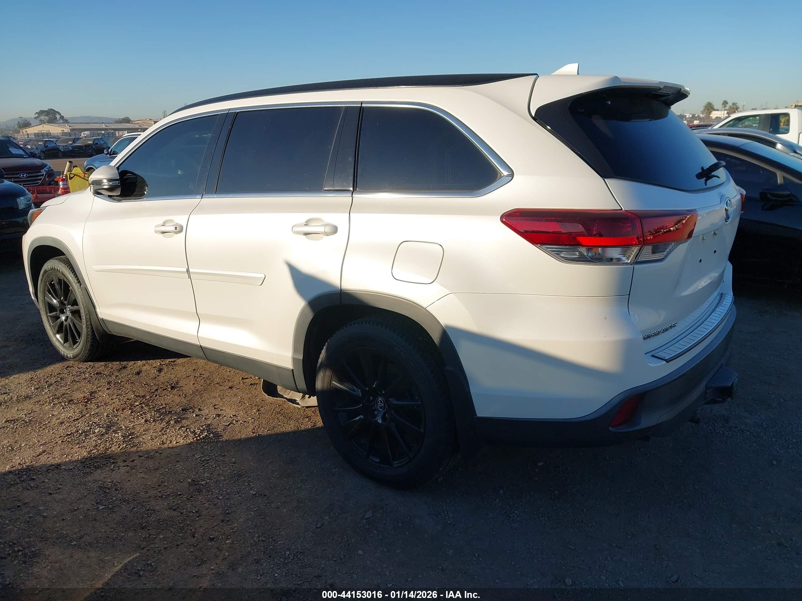 2019 Toyota Highlander Se White vin: 5TDJZRFH7KS608741