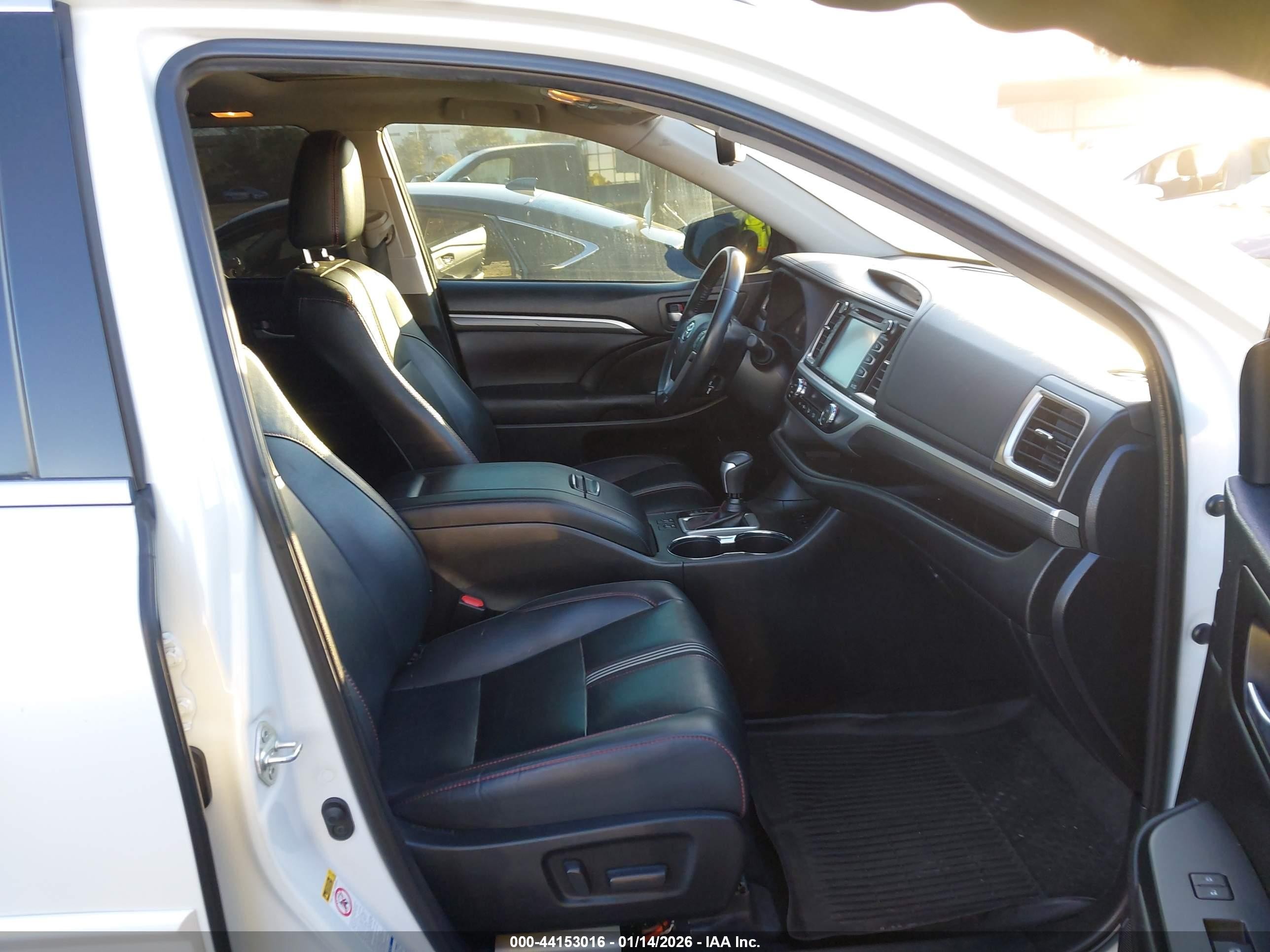 2019 Toyota Highlander Se White vin: 5TDJZRFH7KS608741