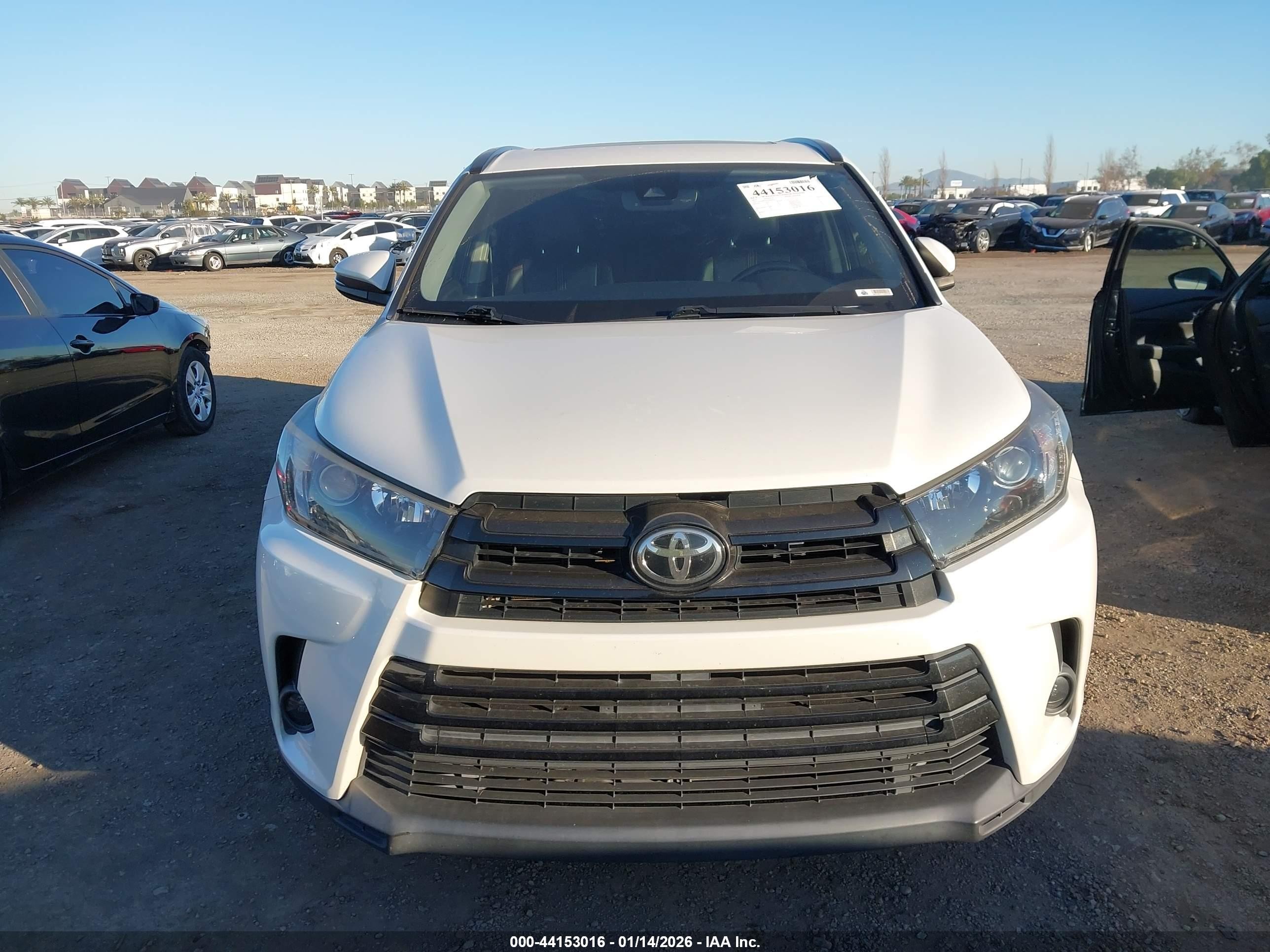 2019 Toyota Highlander Se White vin: 5TDJZRFH7KS608741