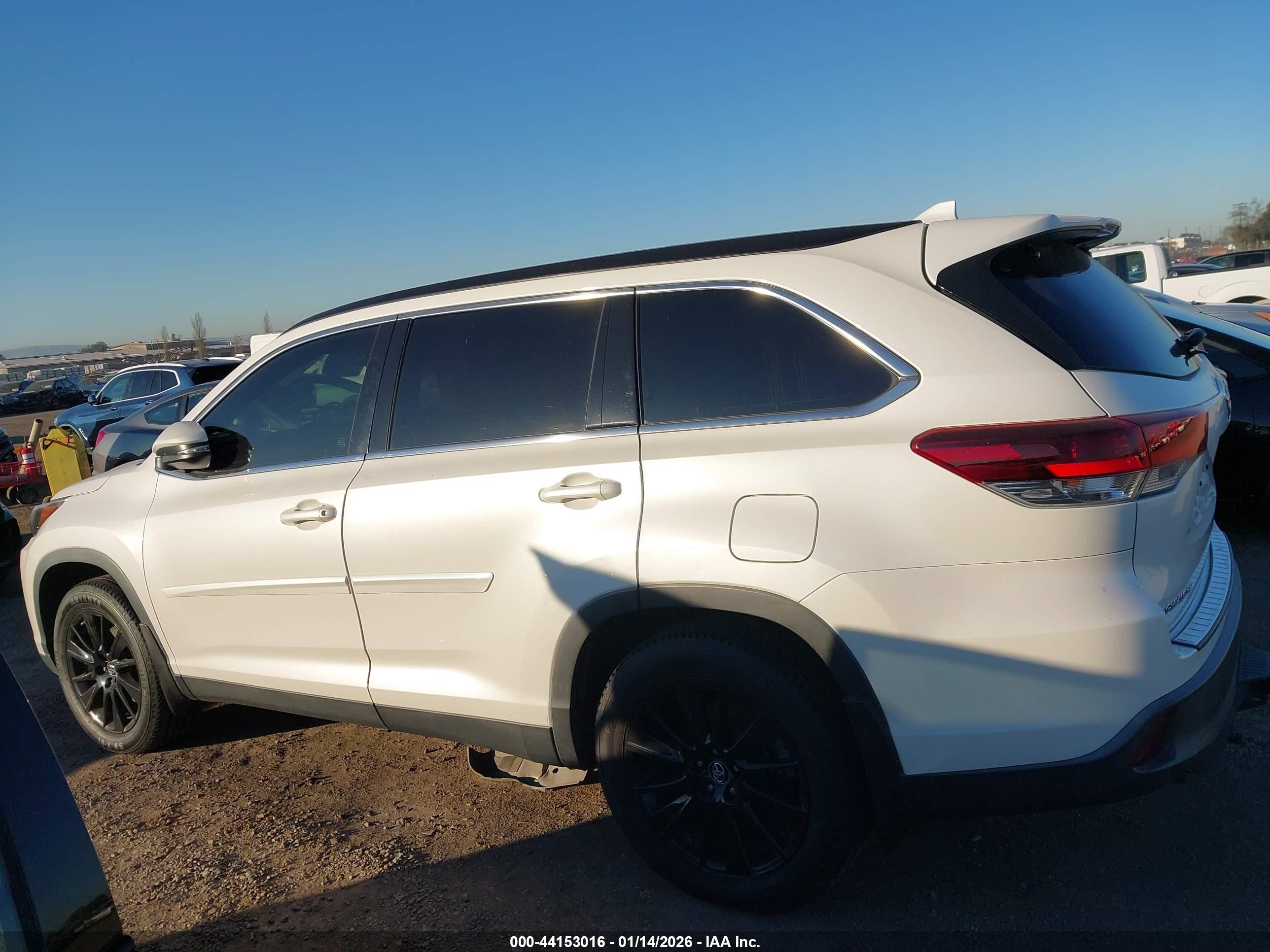 2019 Toyota Highlander Se White vin: 5TDJZRFH7KS608741